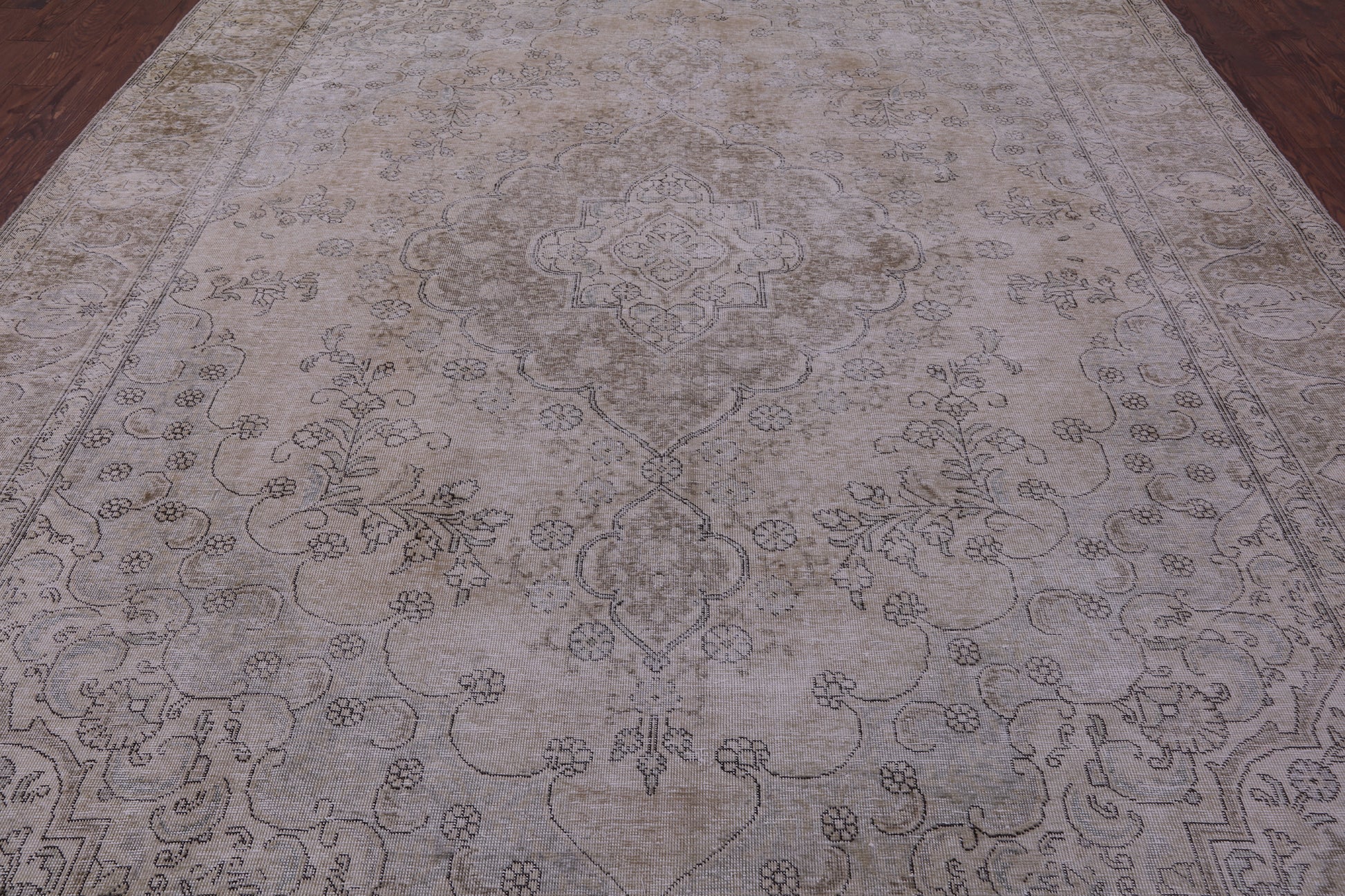 Ivory Persian Vintage White Wash Hand Knotted Wool Rug - 9' 8" X 12' 3" - Golden Nile