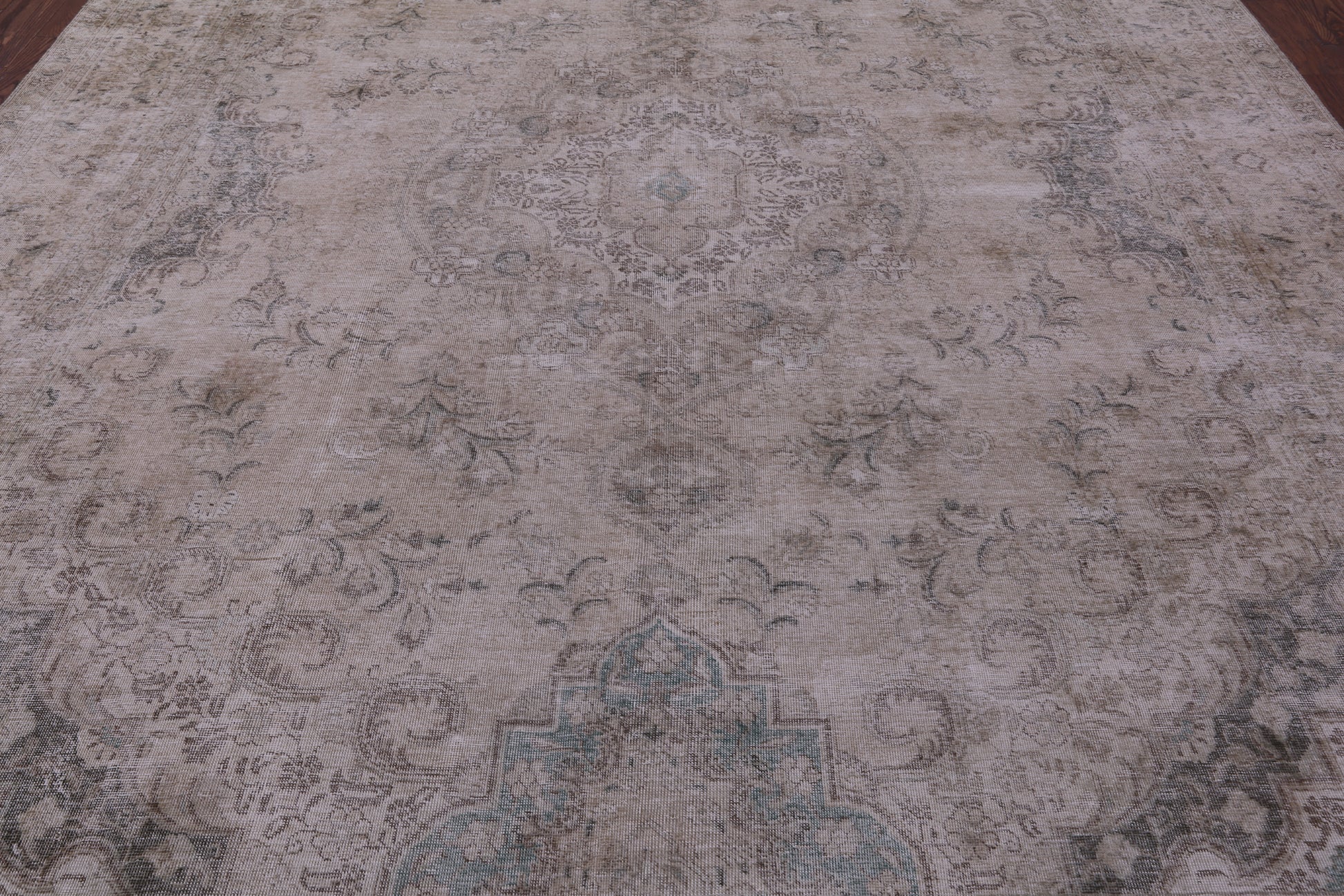 Ivory Persian Vintage White Wash Hand Knotted Wool Rug - 9' 10" X 12' 6" - Golden Nile