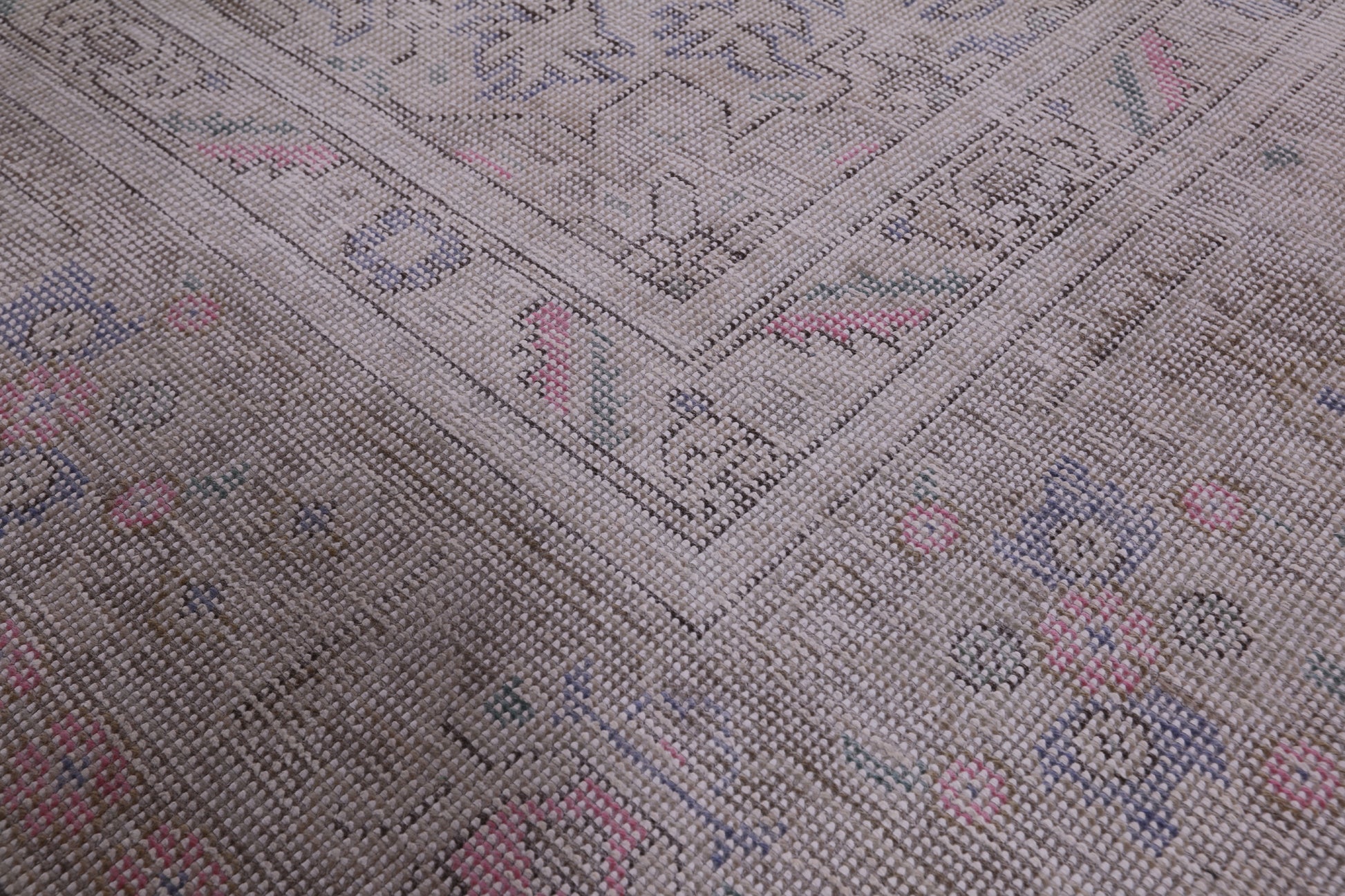 Ivory Persian Vintage White Wash Hand Knotted Wool Rug - 8' 0" X 10' 10" - Golden Nile