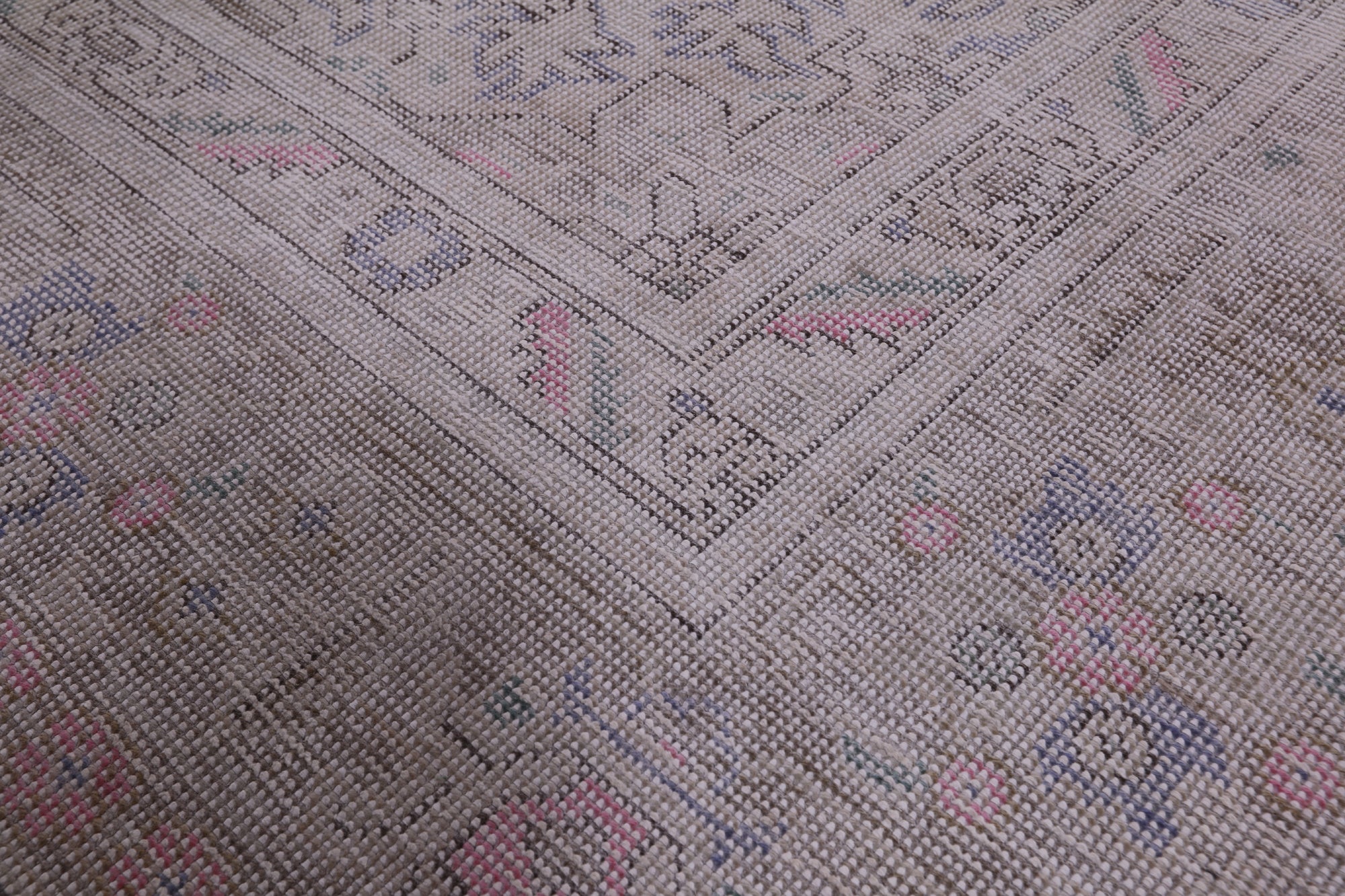 Ivory Persian Vintage White Wash Hand Knotted Wool Rug - 8' 0" X 10' 10" - Golden Nile