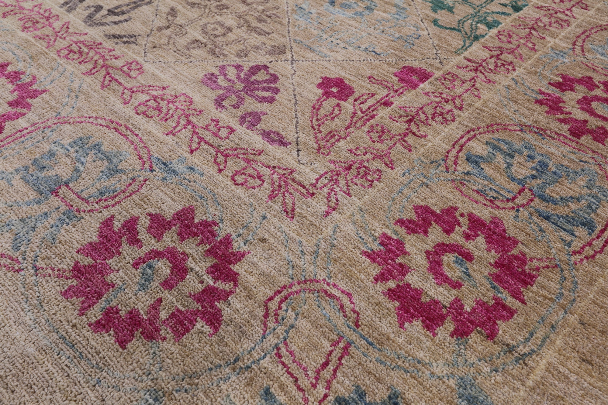 Ivory William Morris Hand Knotted Wool Area Rug - 5' 0" X 7' 9" - Golden Nile