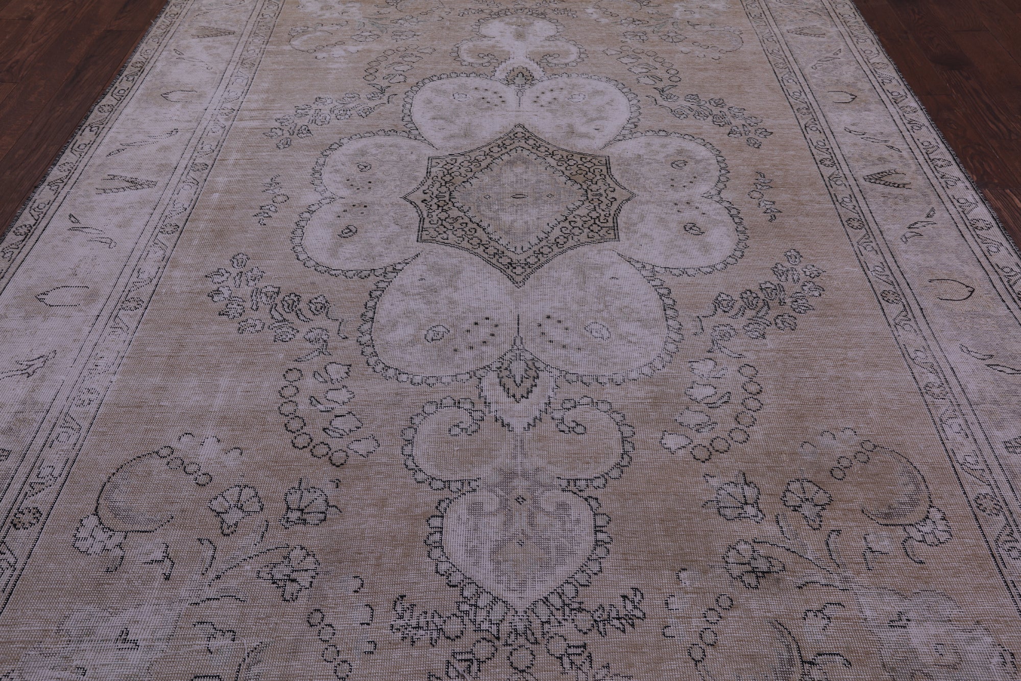 Ivory Persian Vintage White Wash Hand Knotted Wool Rug - 7' 11" X 11' 6" - Golden Nile