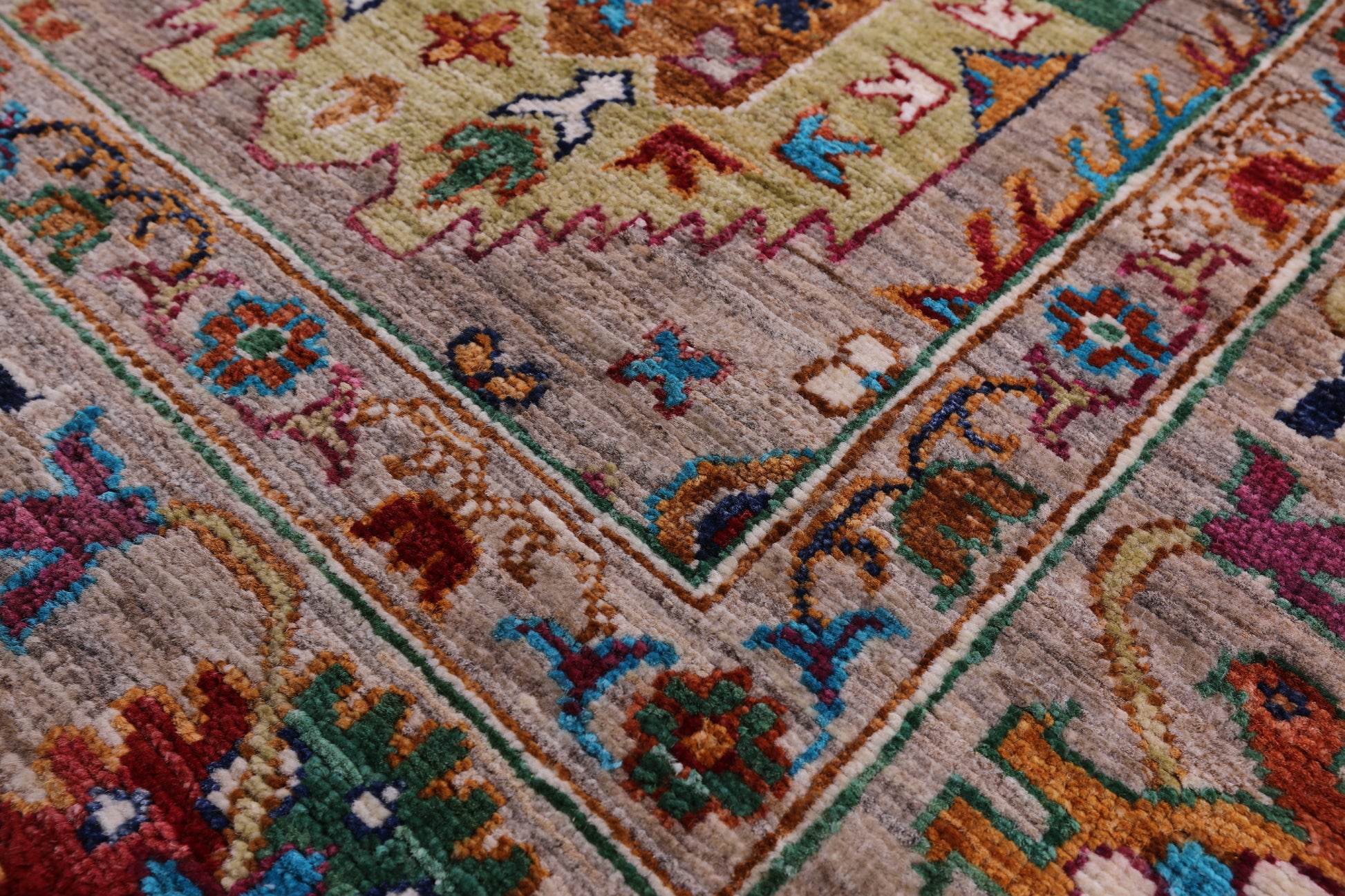 Turkmen Ersari Hand Knotted Wool Rug - 5' 8" X 8' 1" - Golden Nile