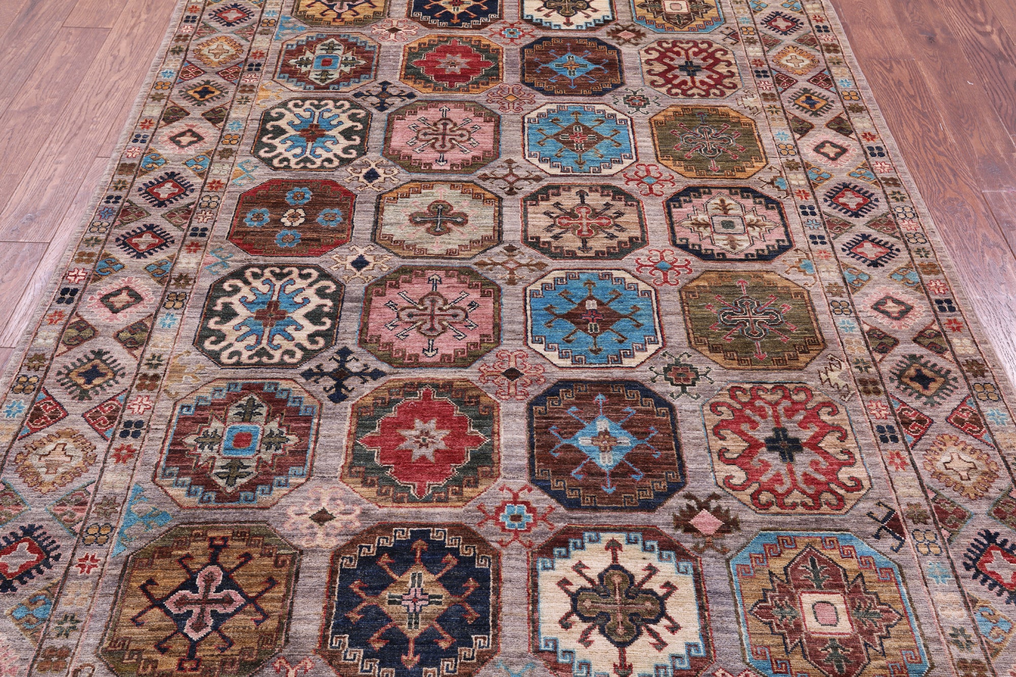Turkmen Ersari Hand Knotted Wool Rug - 5' 9" X 8' 8" - Golden Nile
