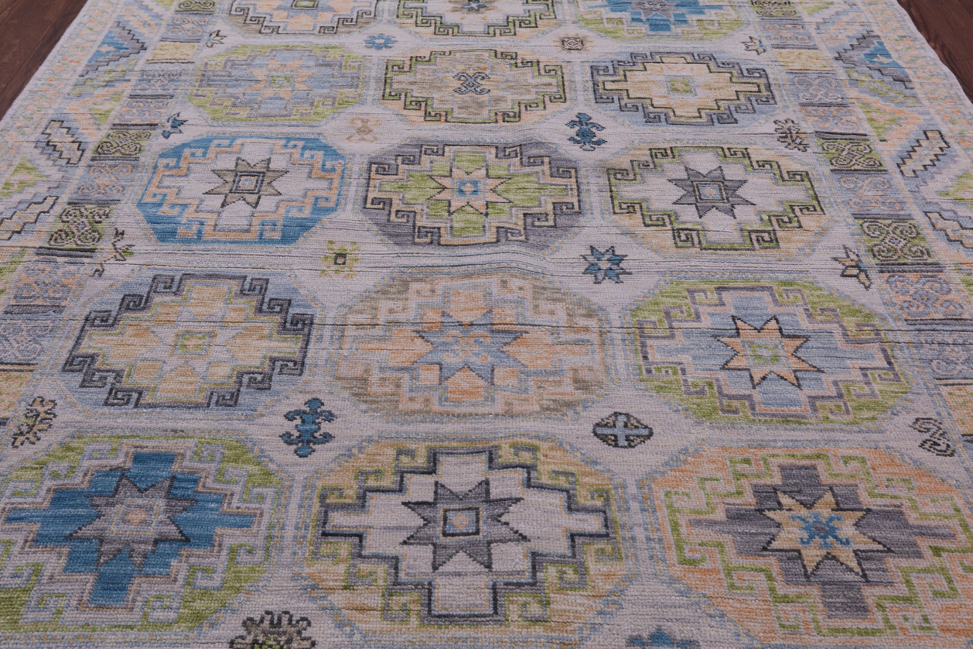 Ivory Turkmen Ersari Hand Knotted Wool Rug - 8' 0" X 10' 5" - Golden Nile