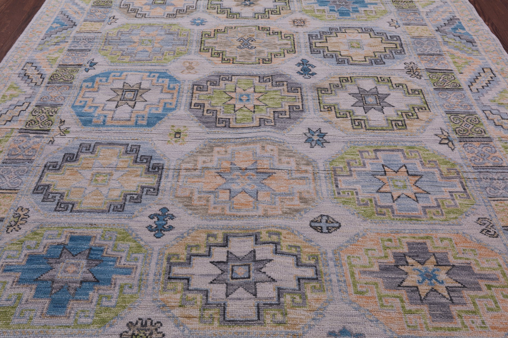 Ivory Turkmen Ersari Hand Knotted Wool Rug - 8' 0" X 10' 5" - Golden Nile