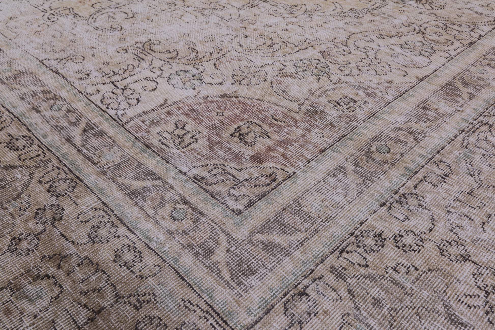 Ivory Persian Vintage White Wash Handmade Wool Area Rug - 9' 5" X 12' 2" - Golden Nile