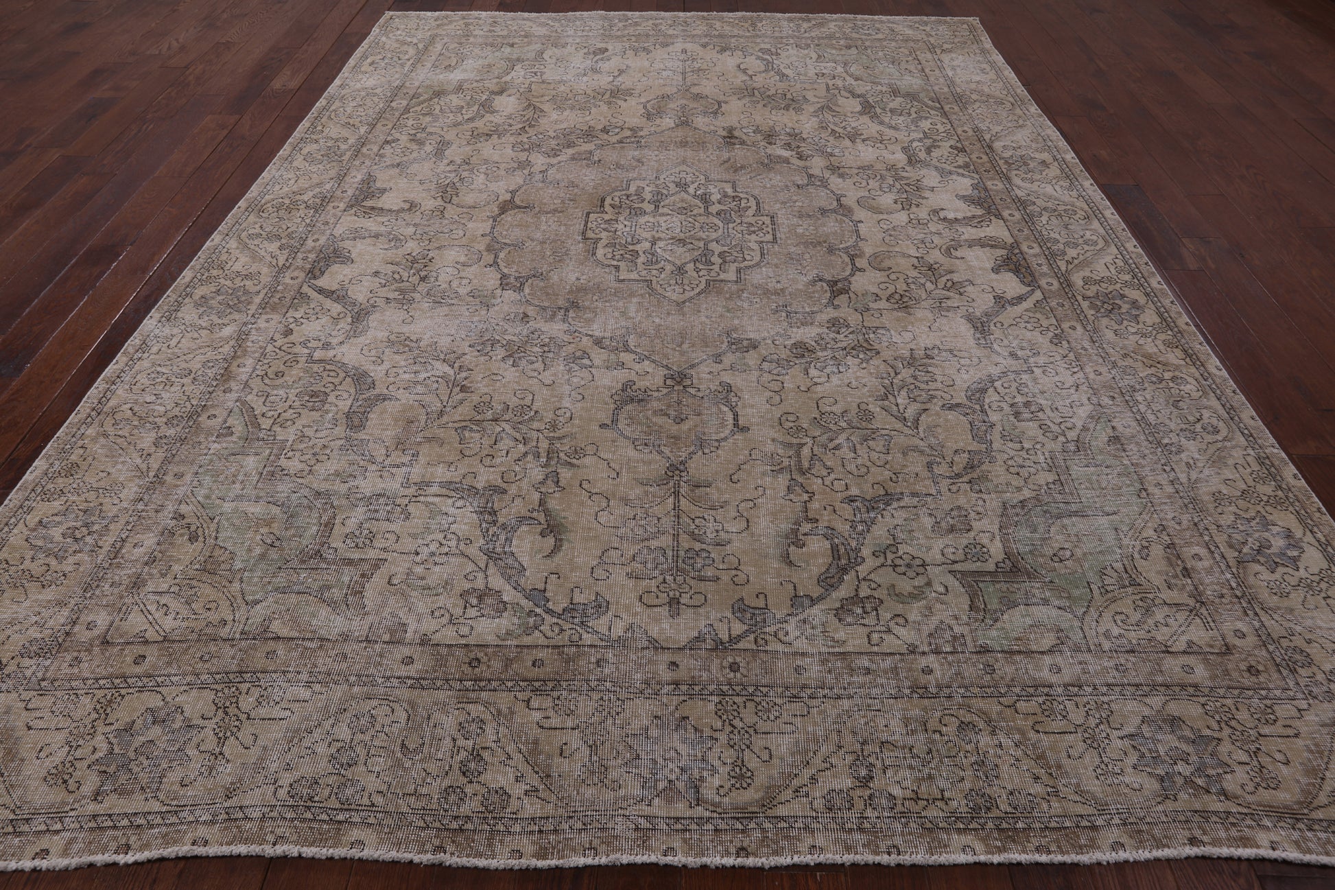 Persian Vintage White Wash Hand Knotted Wool Area Rug - 9' 5" X 12' 3" - Golden Nile