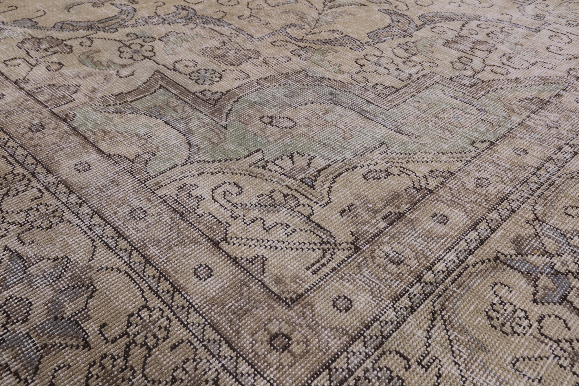 Persian Vintage White Wash Hand Knotted Wool Area Rug - 9' 5" X 12' 3" - Golden Nile