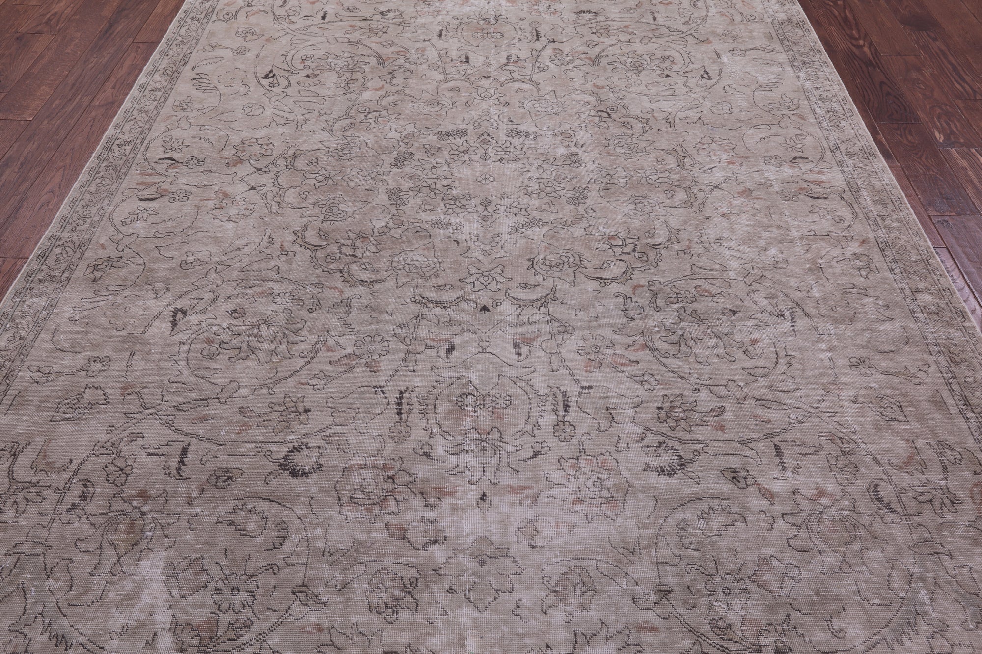 Ivory Persian Vintage White Wash Hand Knotted Wool Rug - 7' 1" X 9' 10" - Golden Nile