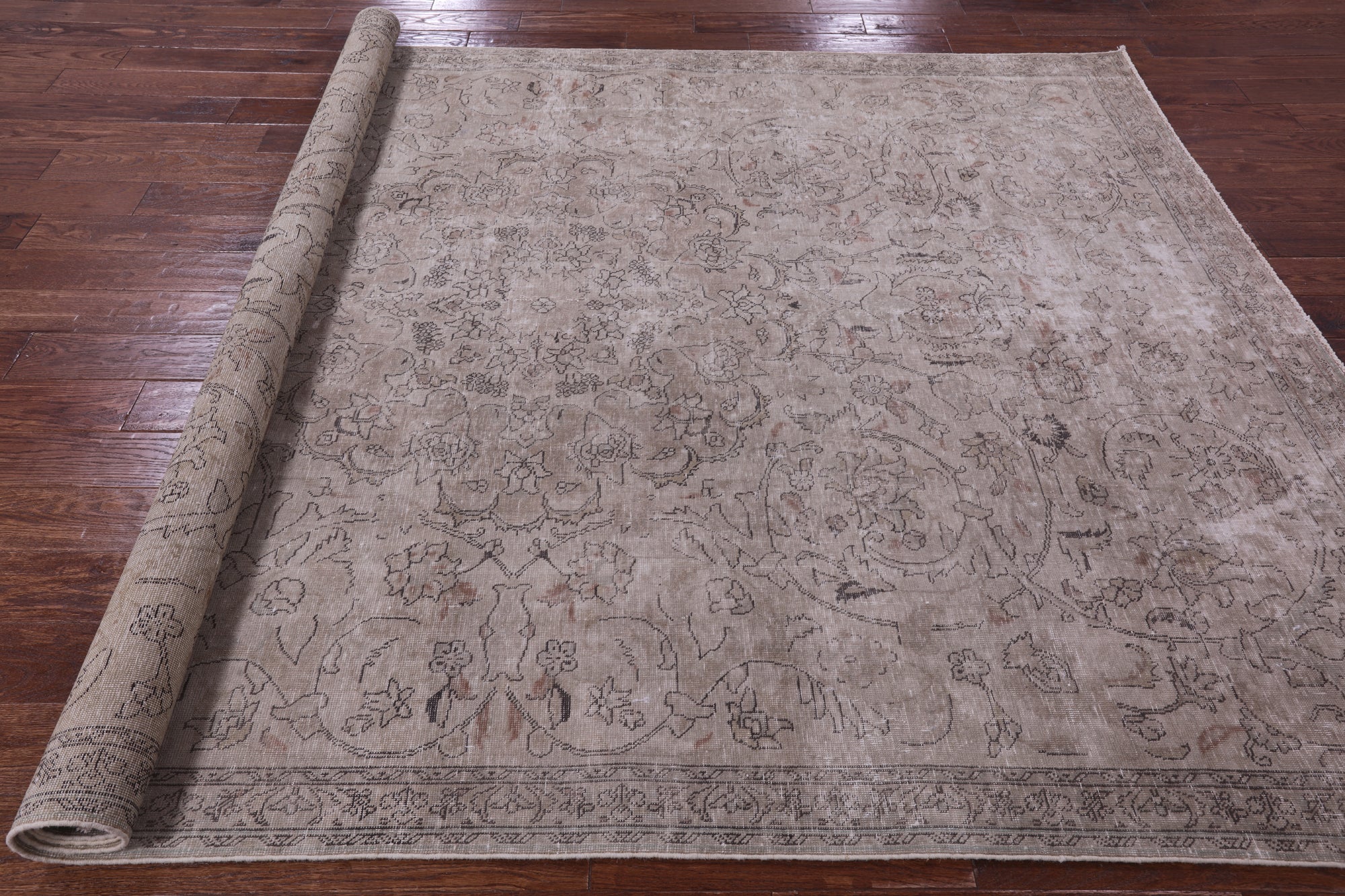 Ivory Persian Vintage White Wash Hand Knotted Wool Rug - 7' 1" X 9' 10" - Golden Nile