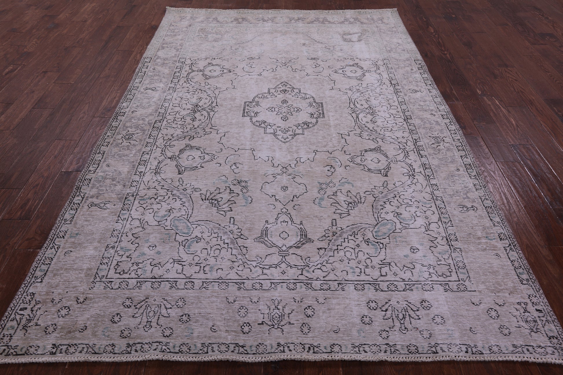 Ivory Persian Vintage White Wash Hand Knotted Wool Rug - 6' 7" X 9' 9" - Golden Nile