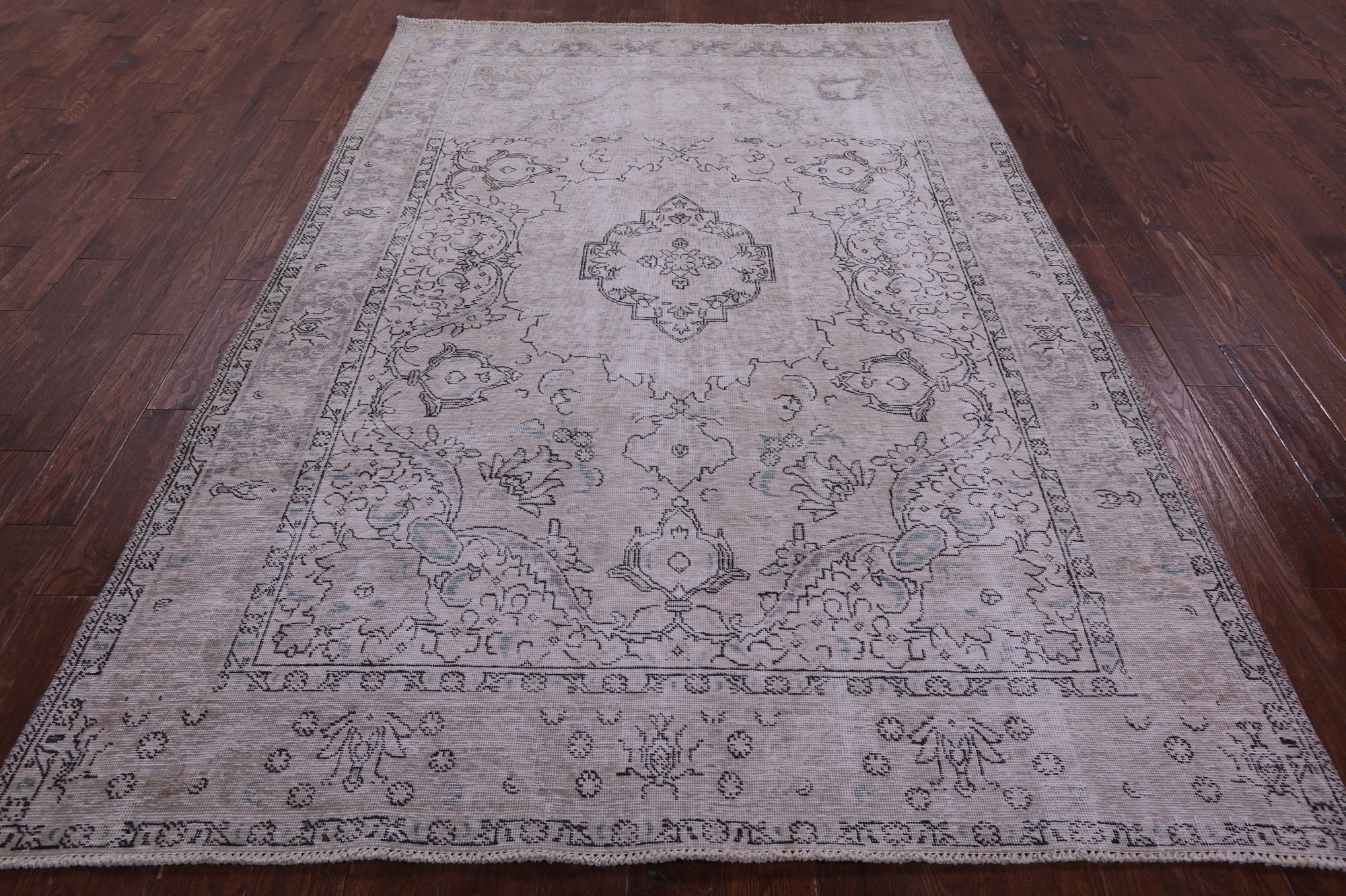 Ivory Persian Vintage White Wash Hand Knotted Wool Rug - 6' 7" X 9' 9" - Golden Nile
