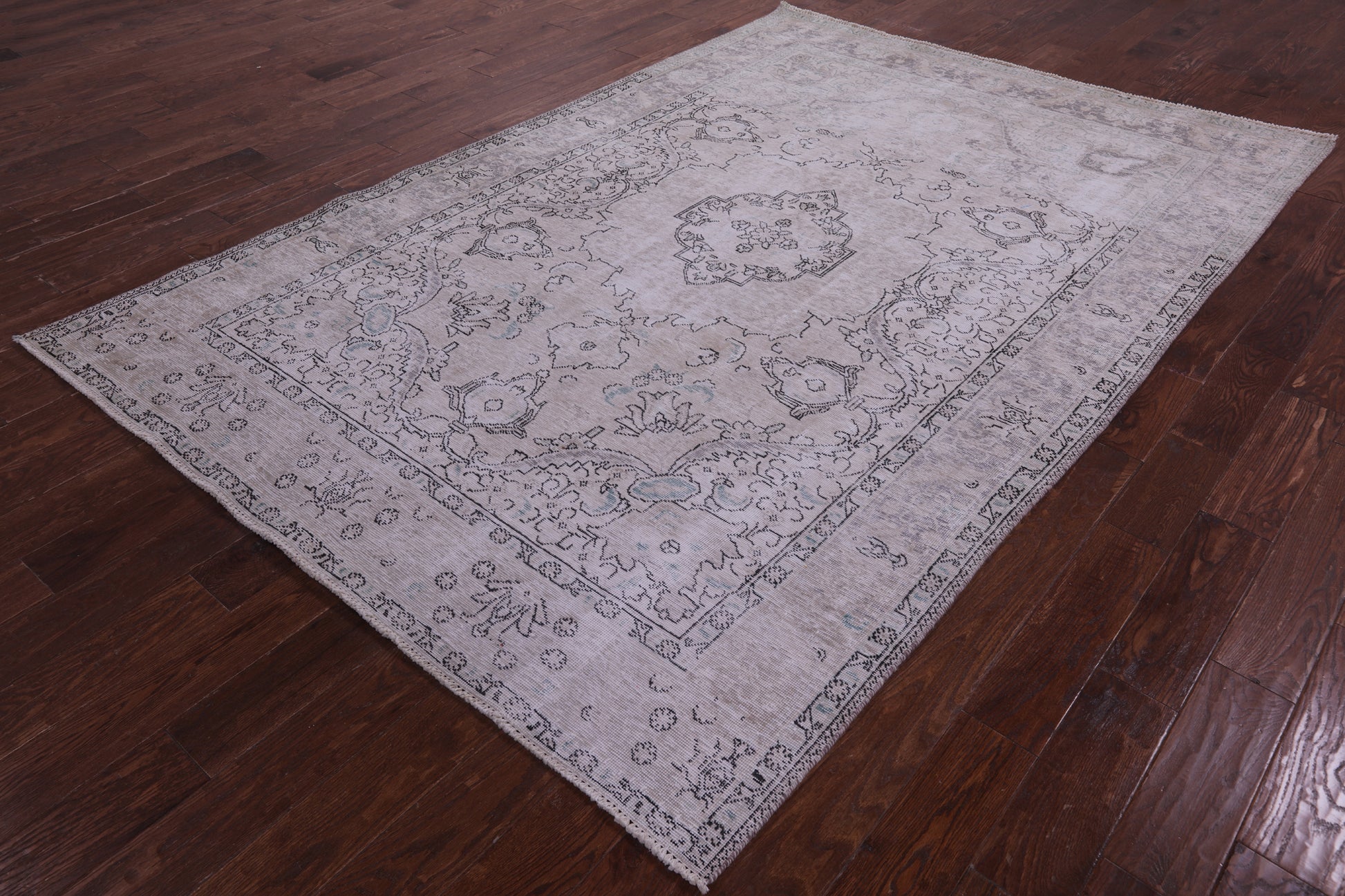 Ivory Persian Vintage White Wash Hand Knotted Wool Rug - 6' 7" X 9' 9" - Golden Nile