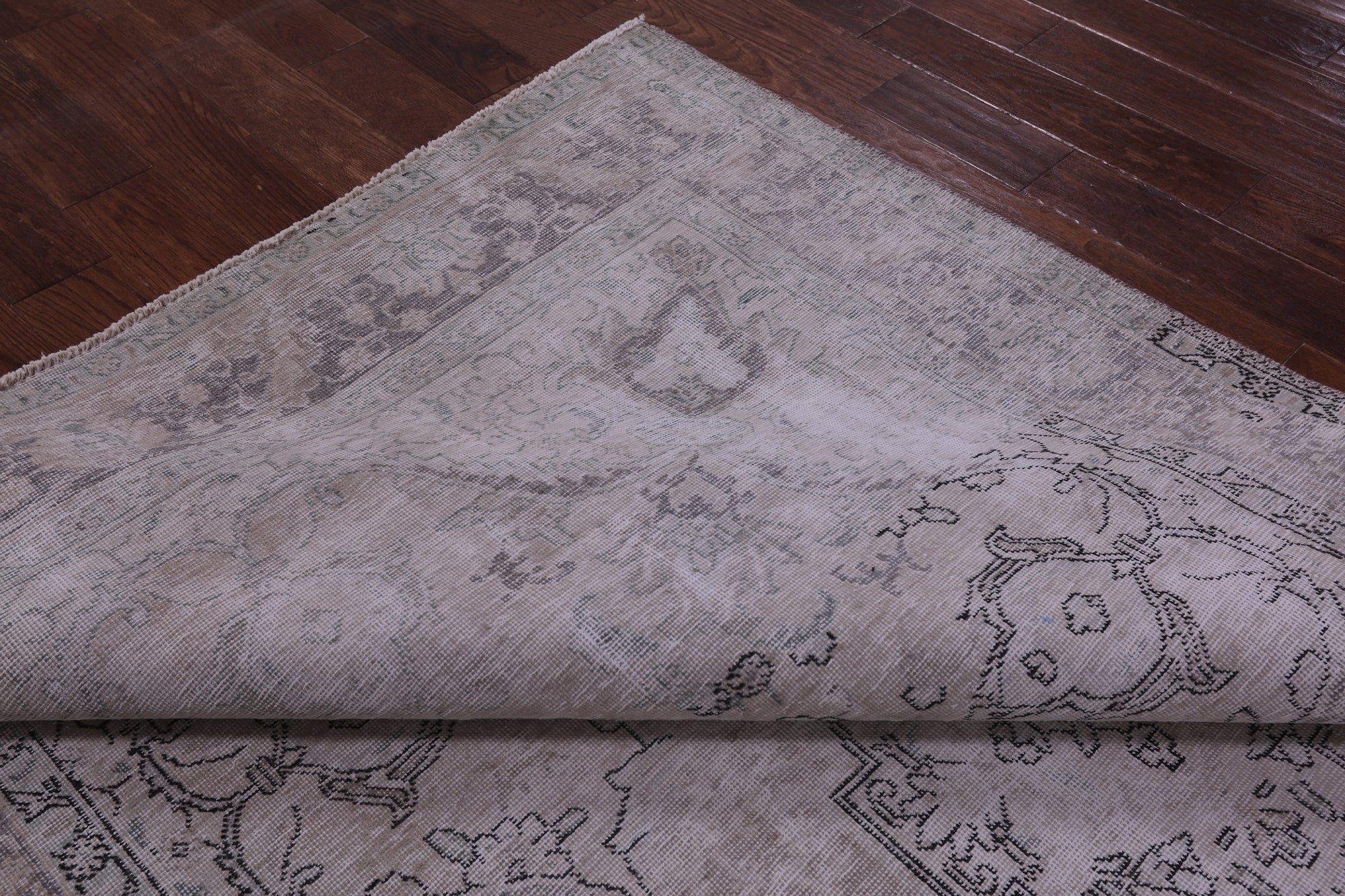Ivory Persian Vintage White Wash Hand Knotted Wool Rug - 6' 7" X 9' 9" - Golden Nile
