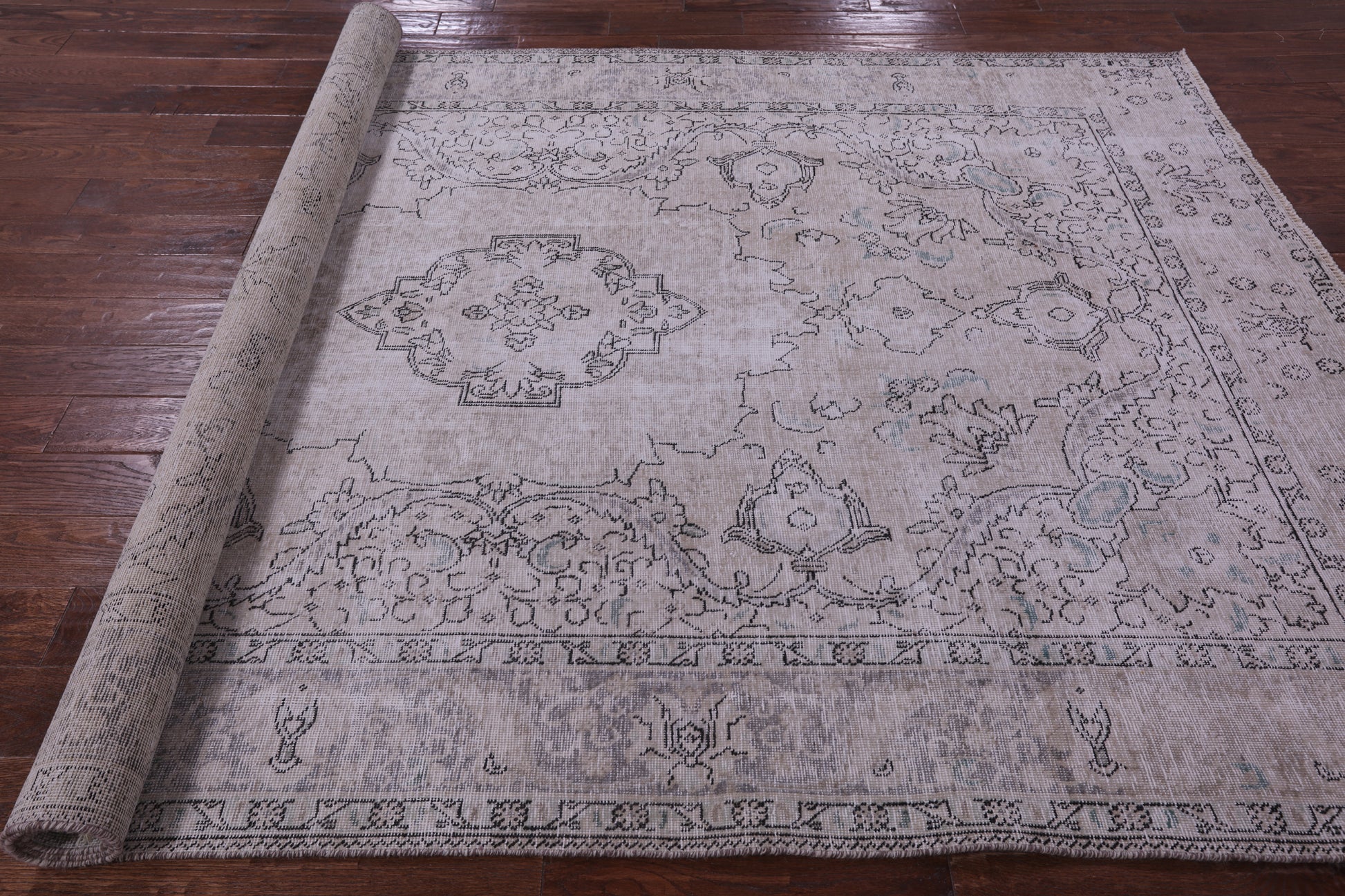 Ivory Persian Vintage White Wash Hand Knotted Wool Rug - 6' 7" X 9' 9" - Golden Nile