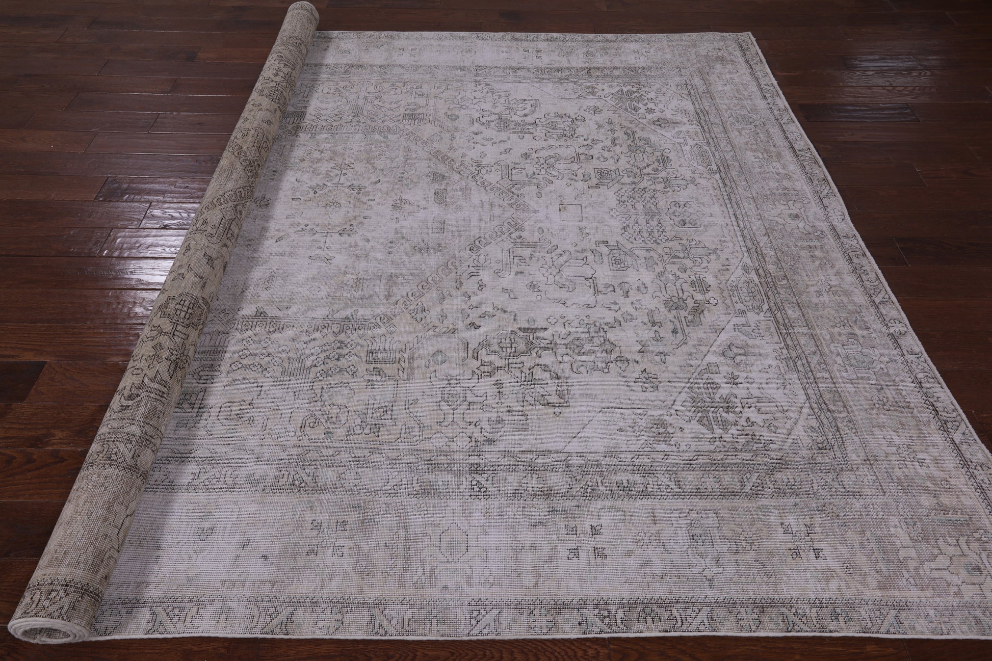 Ivory Persian Vintage White Wash Handmade Wool Area Rug - 8' 3" X 10' 6" - Golden Nile
