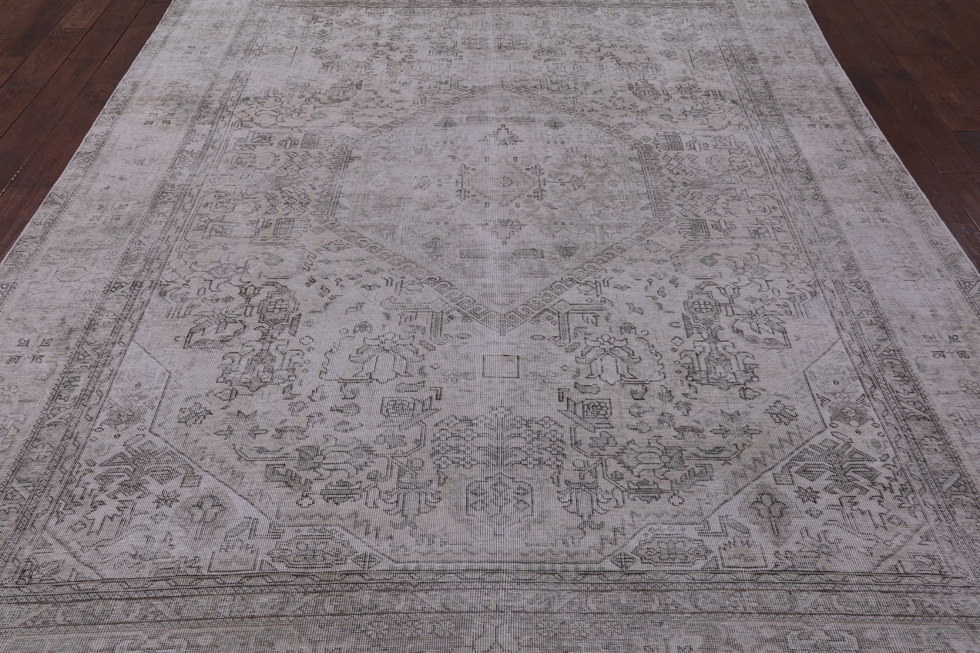 Ivory Persian Vintage White Wash Handmade Wool Area Rug - 8' 3" X 10' 6" - Golden Nile
