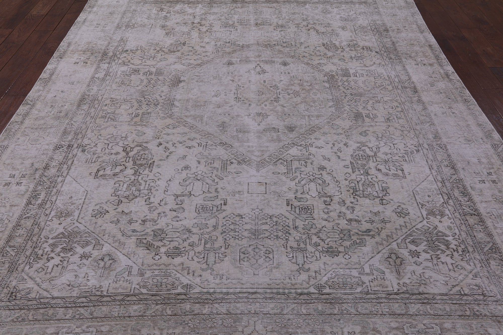 Ivory Persian Vintage White Wash Handmade Wool Area Rug - 8' 3" X 10' 6" - Golden Nile