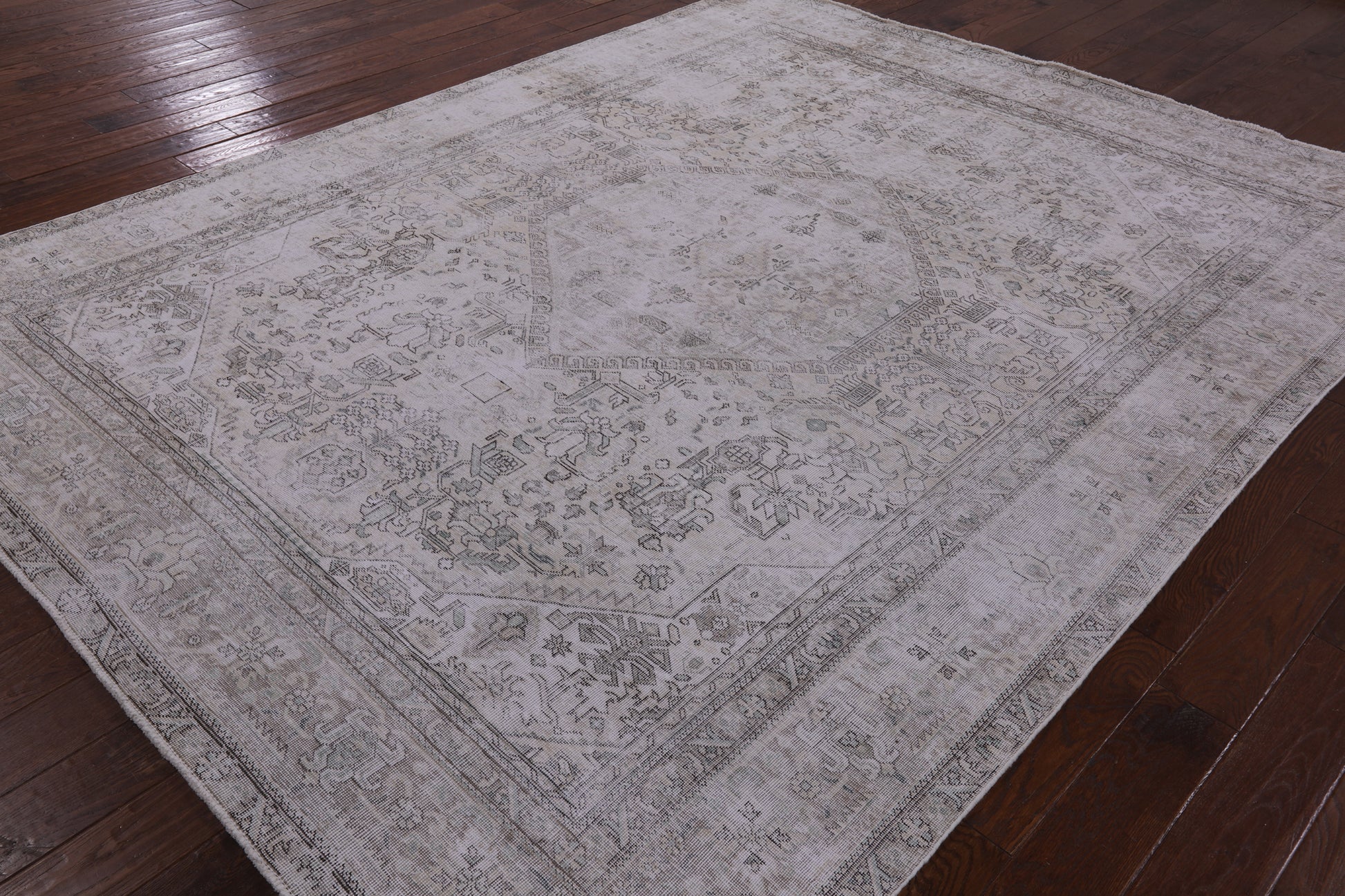 Ivory Persian Vintage White Wash Handmade Wool Area Rug - 8' 3" X 10' 6" - Golden Nile