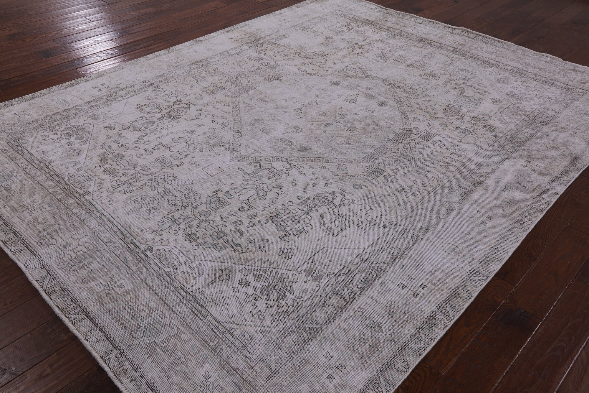Ivory Persian Vintage White Wash Handmade Wool Area Rug - 8' 3" X 10' 6" - Golden Nile