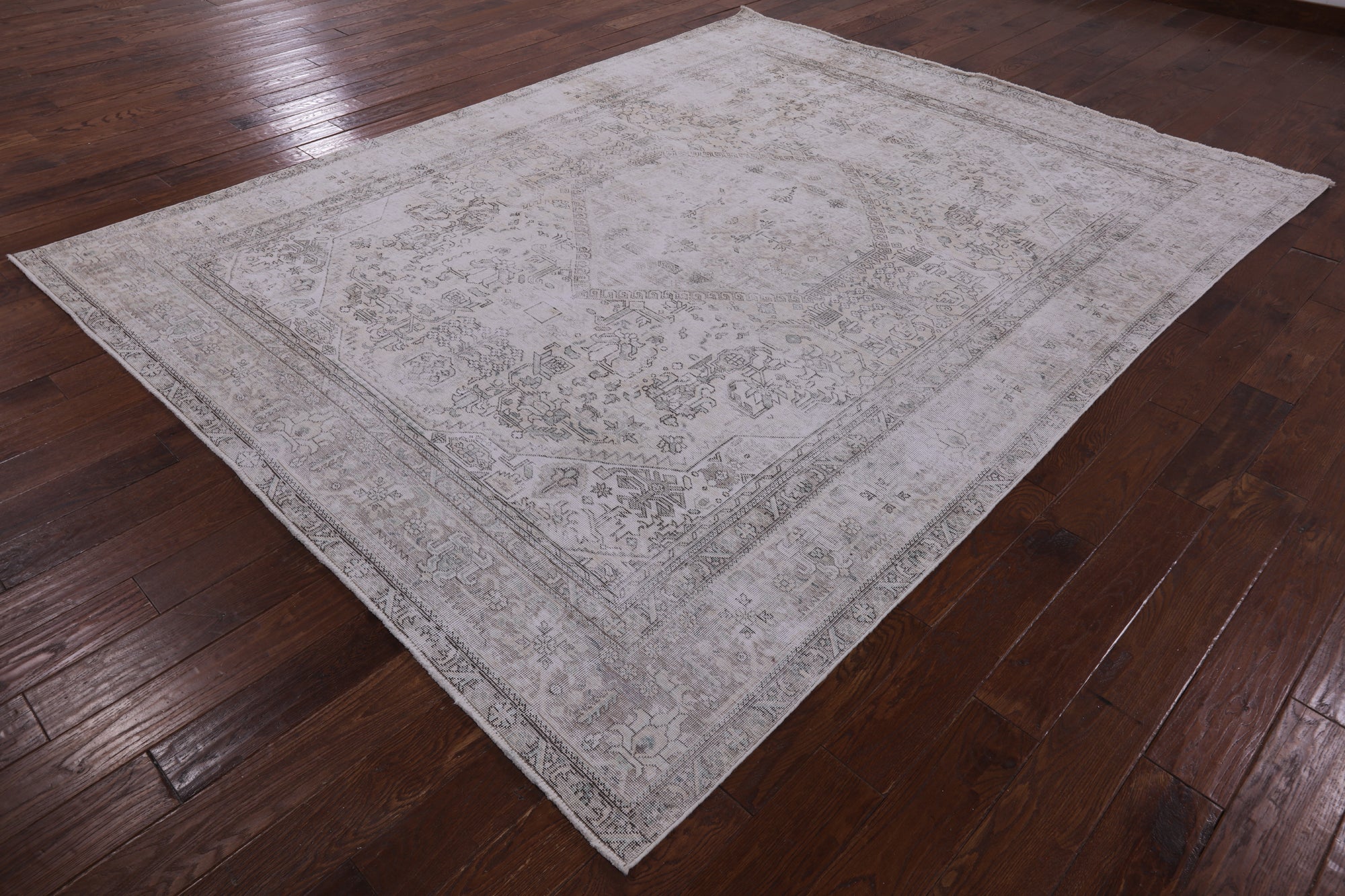 Ivory Persian Vintage White Wash Handmade Wool Area Rug - 8' 3" X 10' 6" - Golden Nile