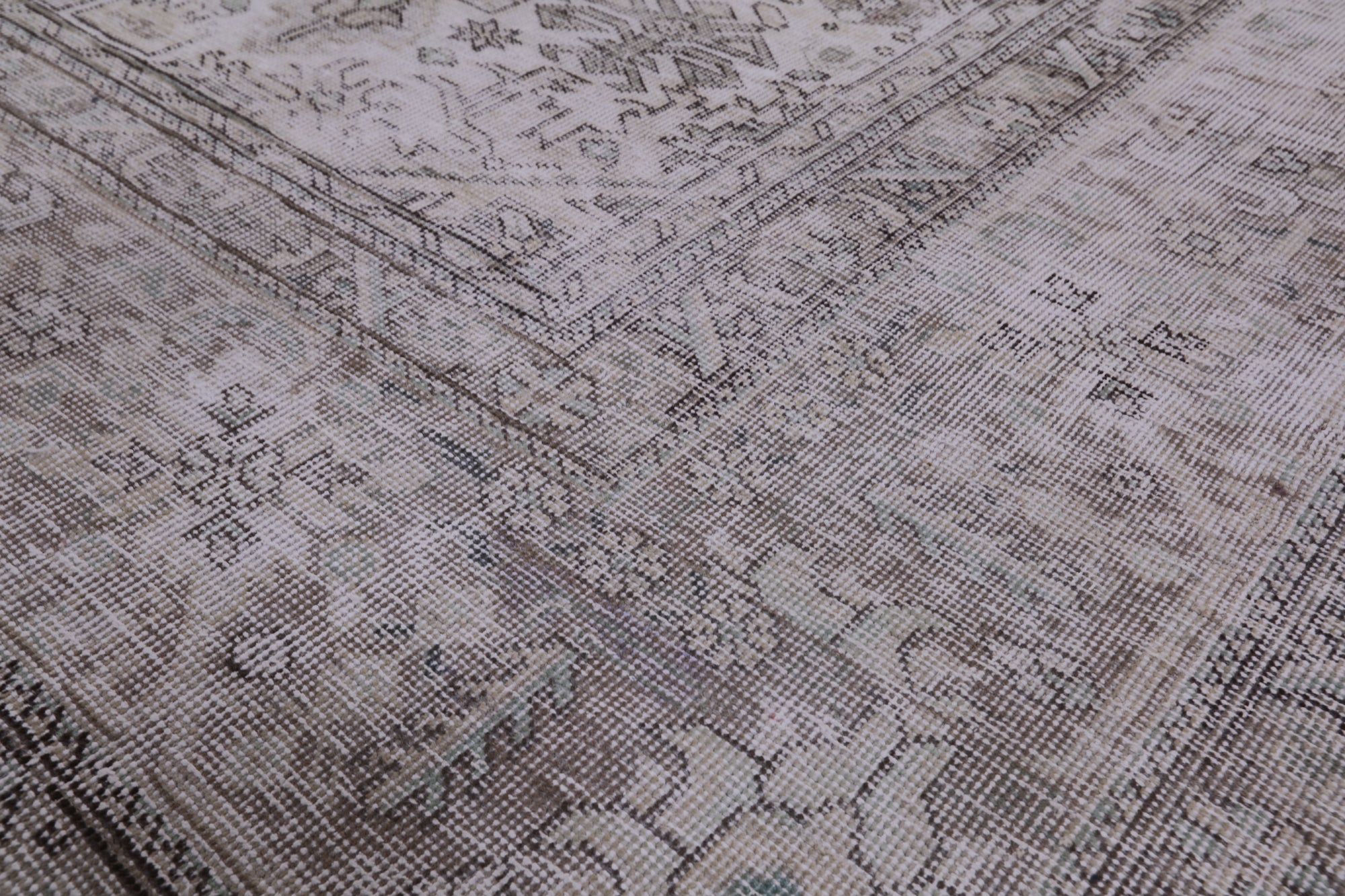 Ivory Persian Vintage White Wash Handmade Wool Area Rug - 8' 3" X 10' 6" - Golden Nile