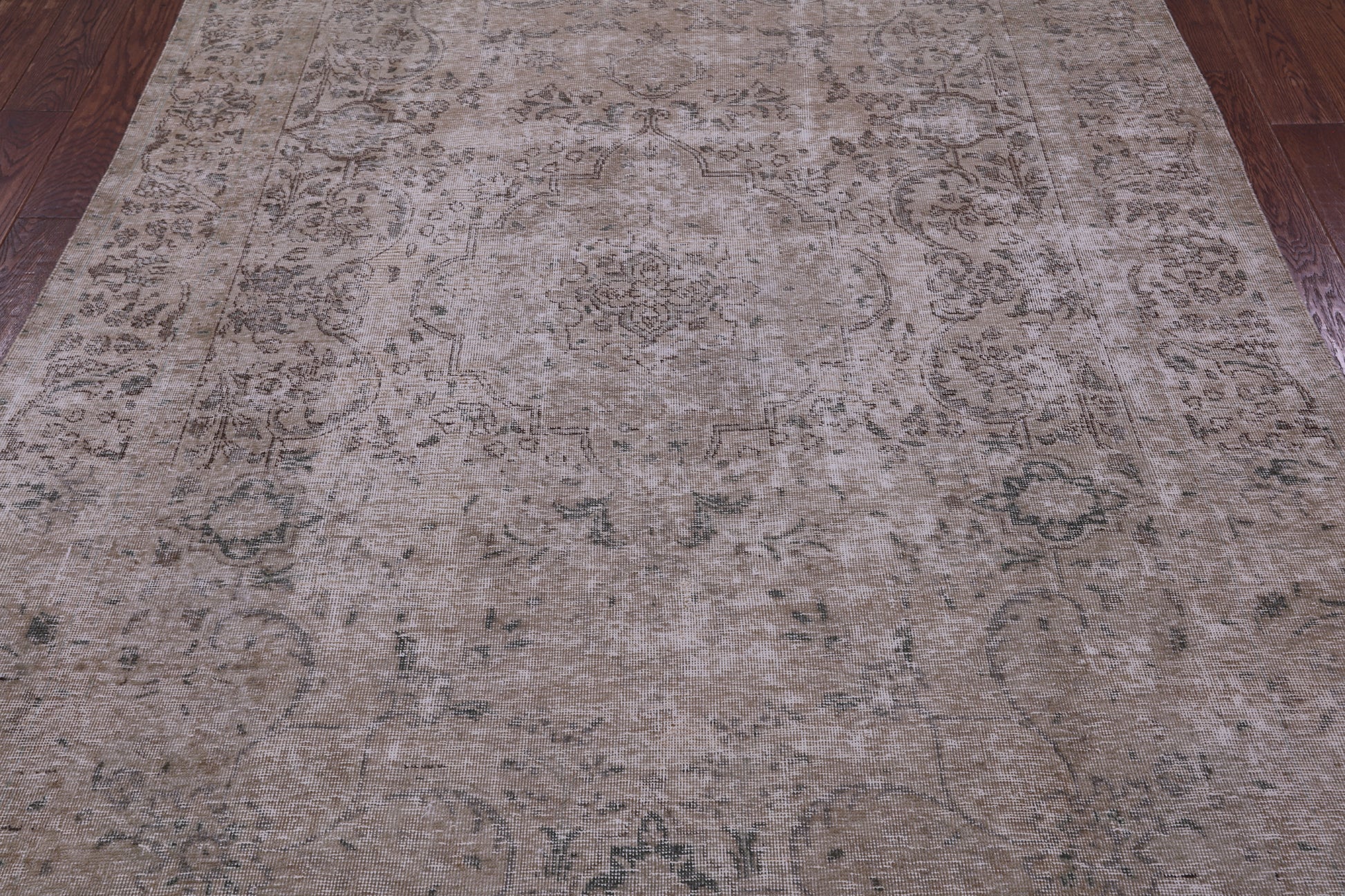 Ivory Persian Vintage White Wash Hand Knotted Wool Rug - 6' 7" X 9' 6" - Golden Nile