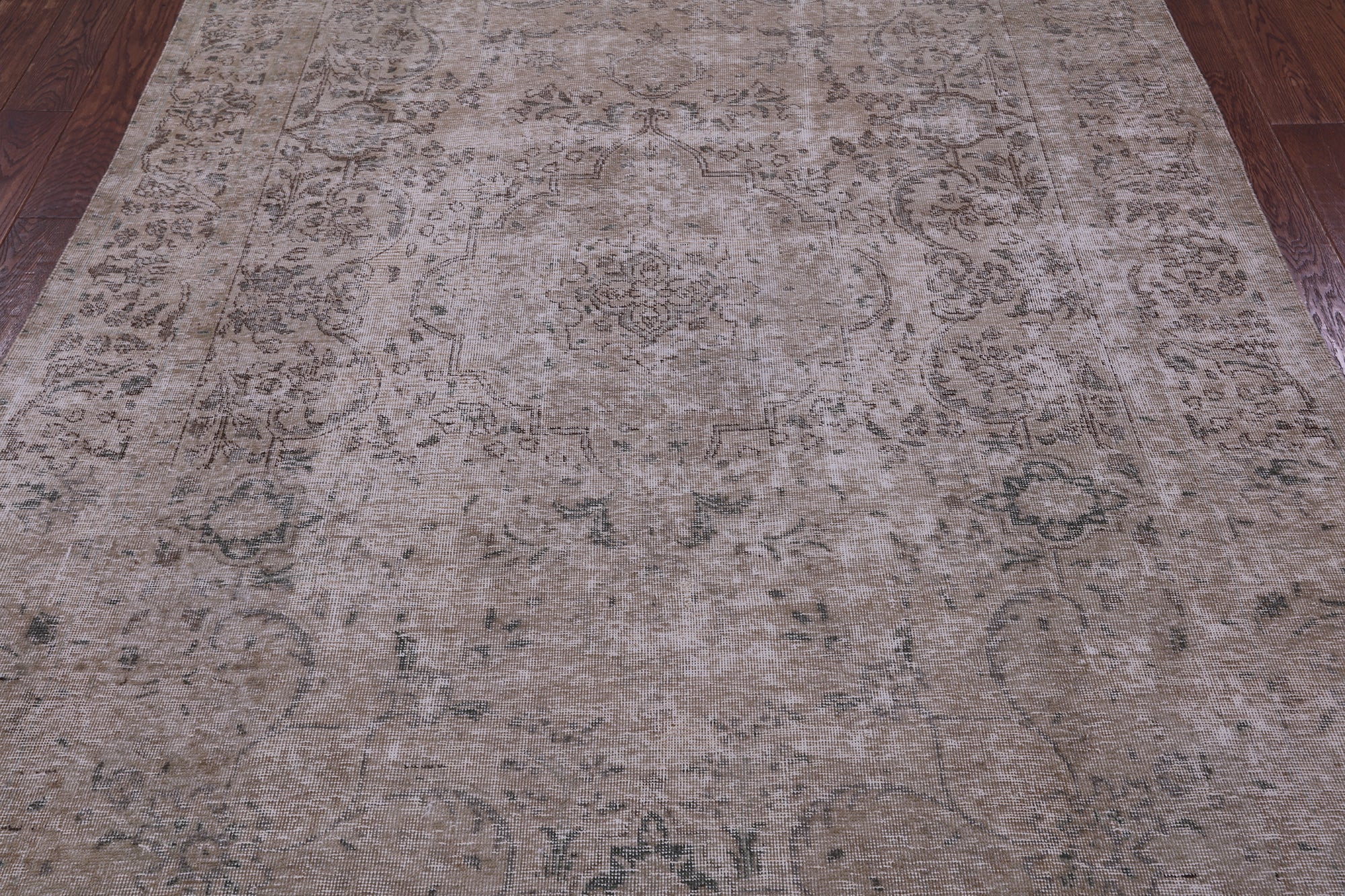 Ivory Persian Vintage White Wash Hand Knotted Wool Rug - 6' 7" X 9' 6" - Golden Nile