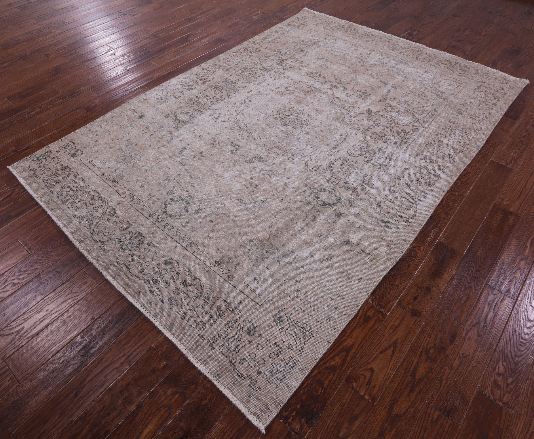 Ivory Persian Vintage White Wash Hand Knotted Wool Rug - 6' 7" X 9' 6" - Golden Nile