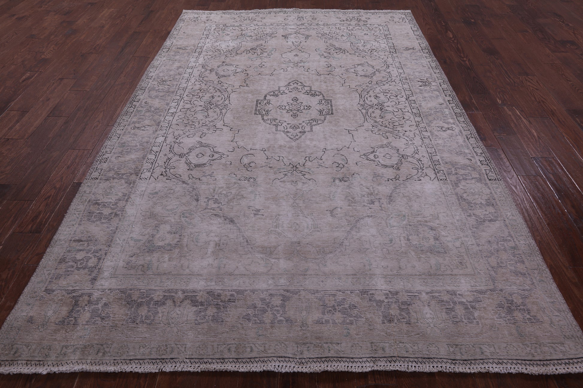 Ivory Persian Vintage White Wash Hand Knotted Wool Rug - 6' 9" X 9' 10" - Golden Nile