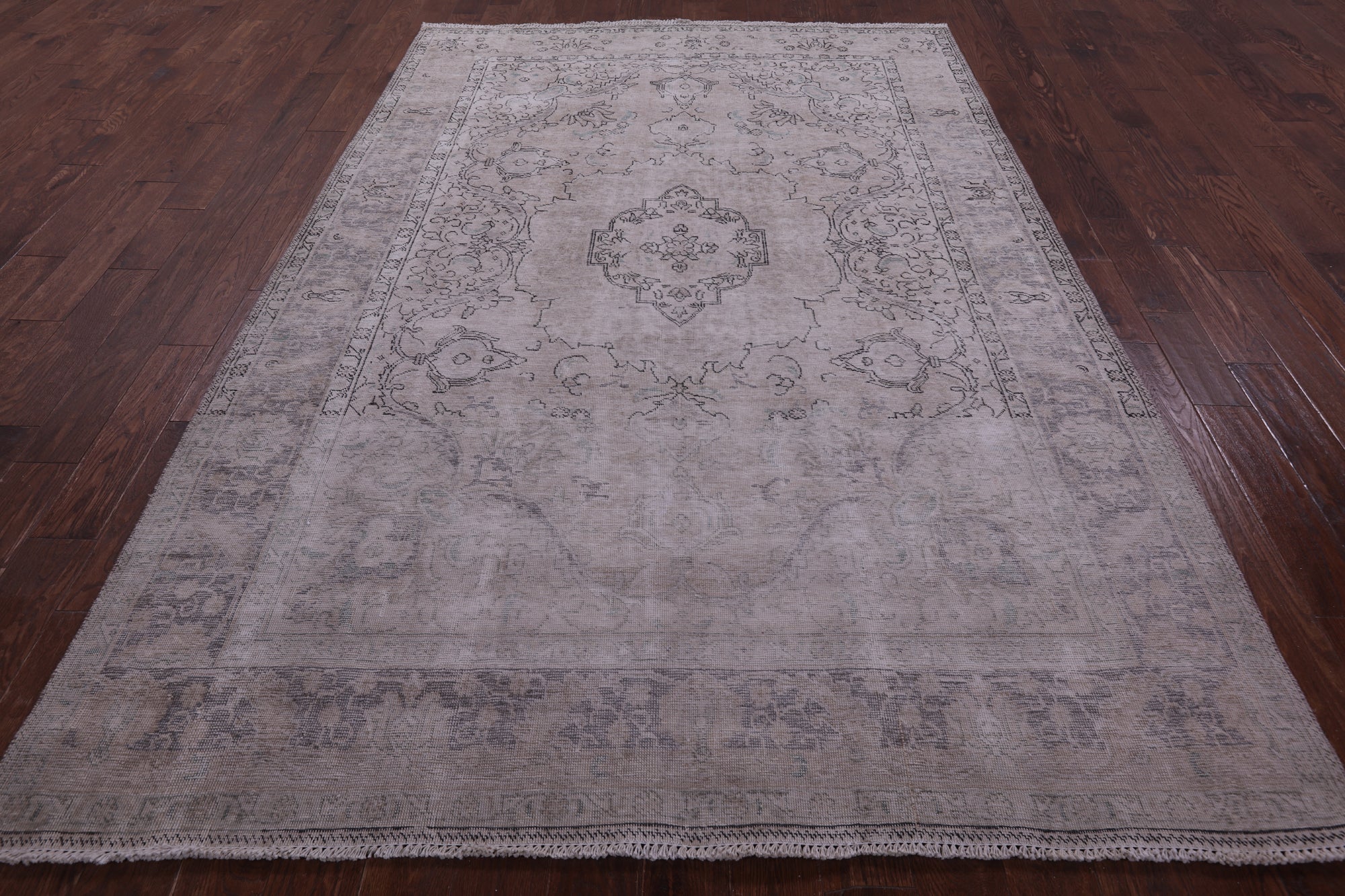 Ivory Persian Vintage White Wash Hand Knotted Wool Rug - 6' 9" X 9' 10" - Golden Nile