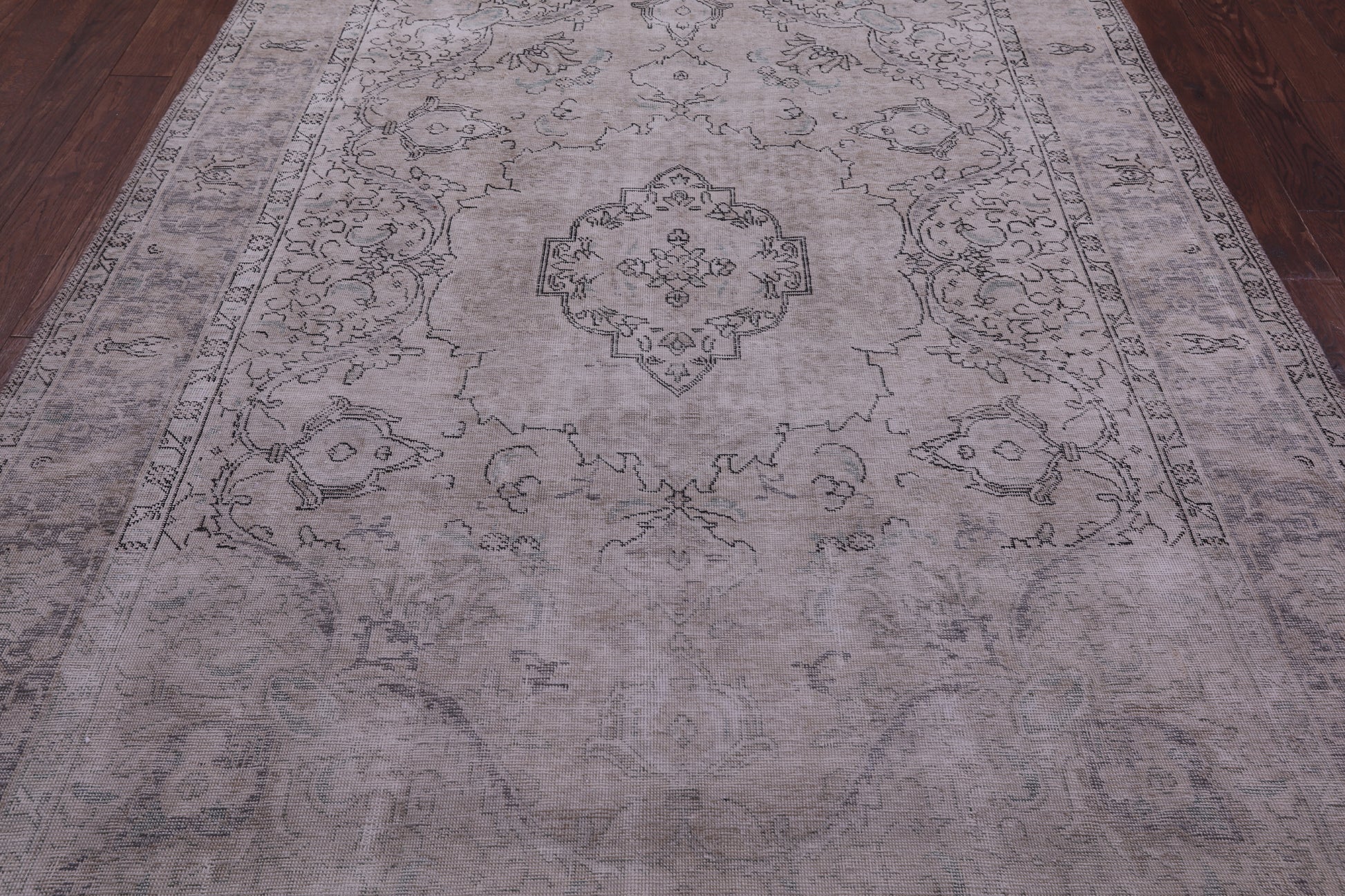 Ivory Persian Vintage White Wash Hand Knotted Wool Rug - 6' 9" X 9' 10" - Golden Nile