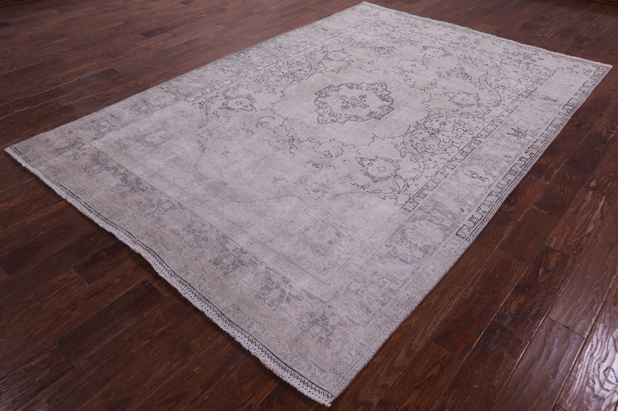 Ivory Persian Vintage White Wash Hand Knotted Wool Rug - 6' 9" X 9' 10" - Golden Nile