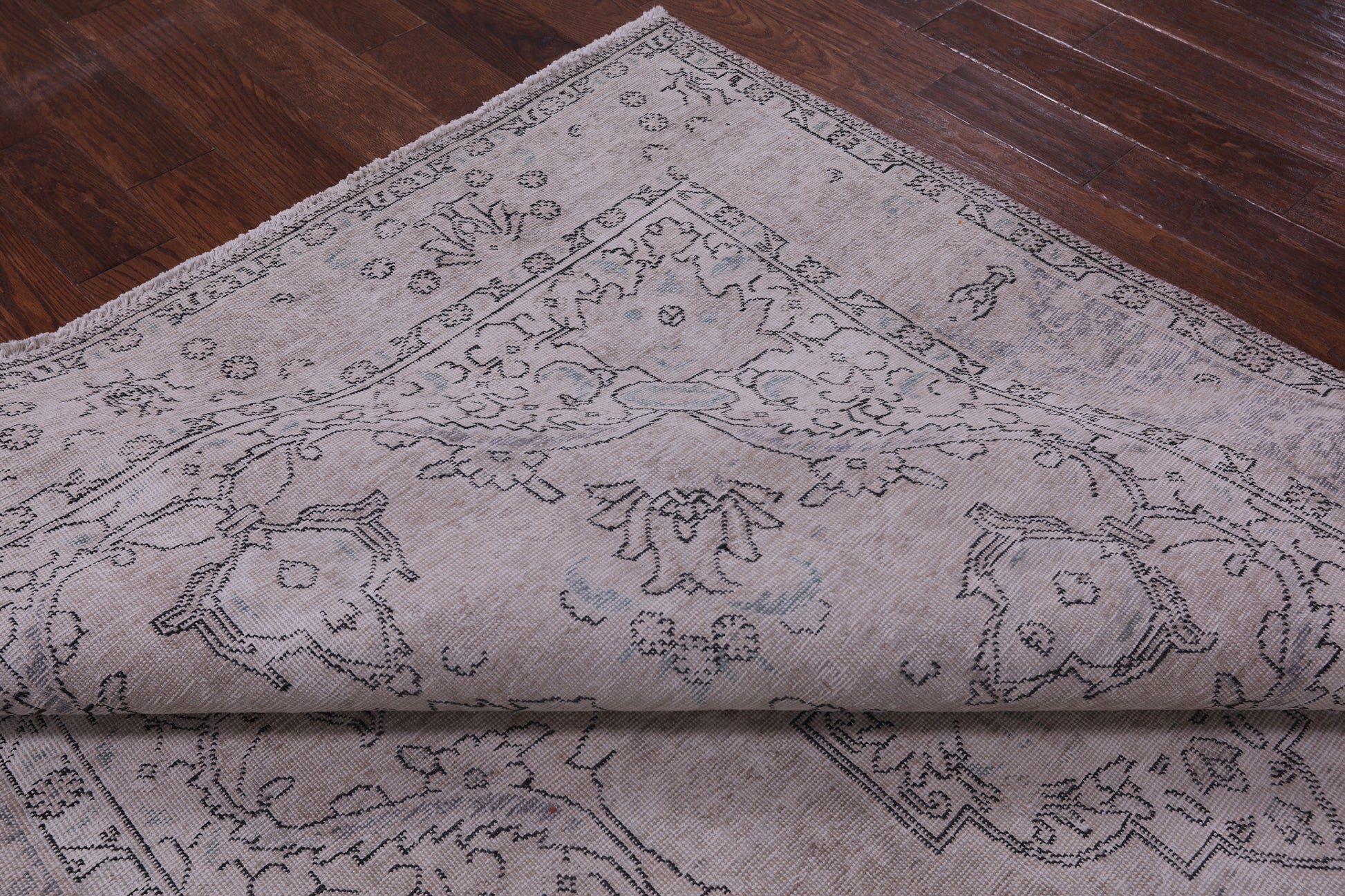 Ivory Persian Vintage White Wash Hand Knotted Wool Rug - 6' 9" X 9' 10" - Golden Nile