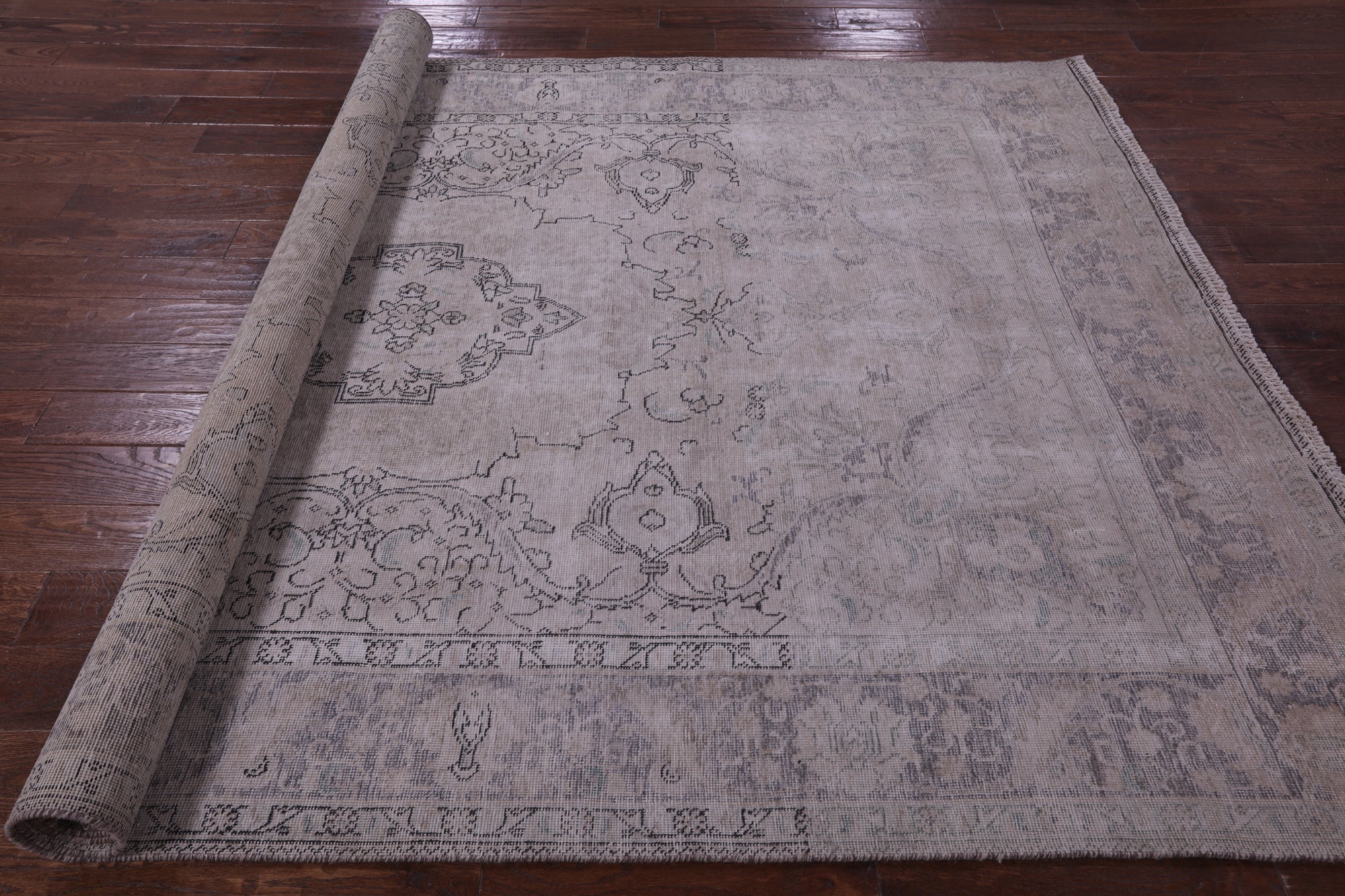 Ivory Persian Vintage White Wash Hand Knotted Wool Rug - 6' 9" X 9' 10" - Golden Nile
