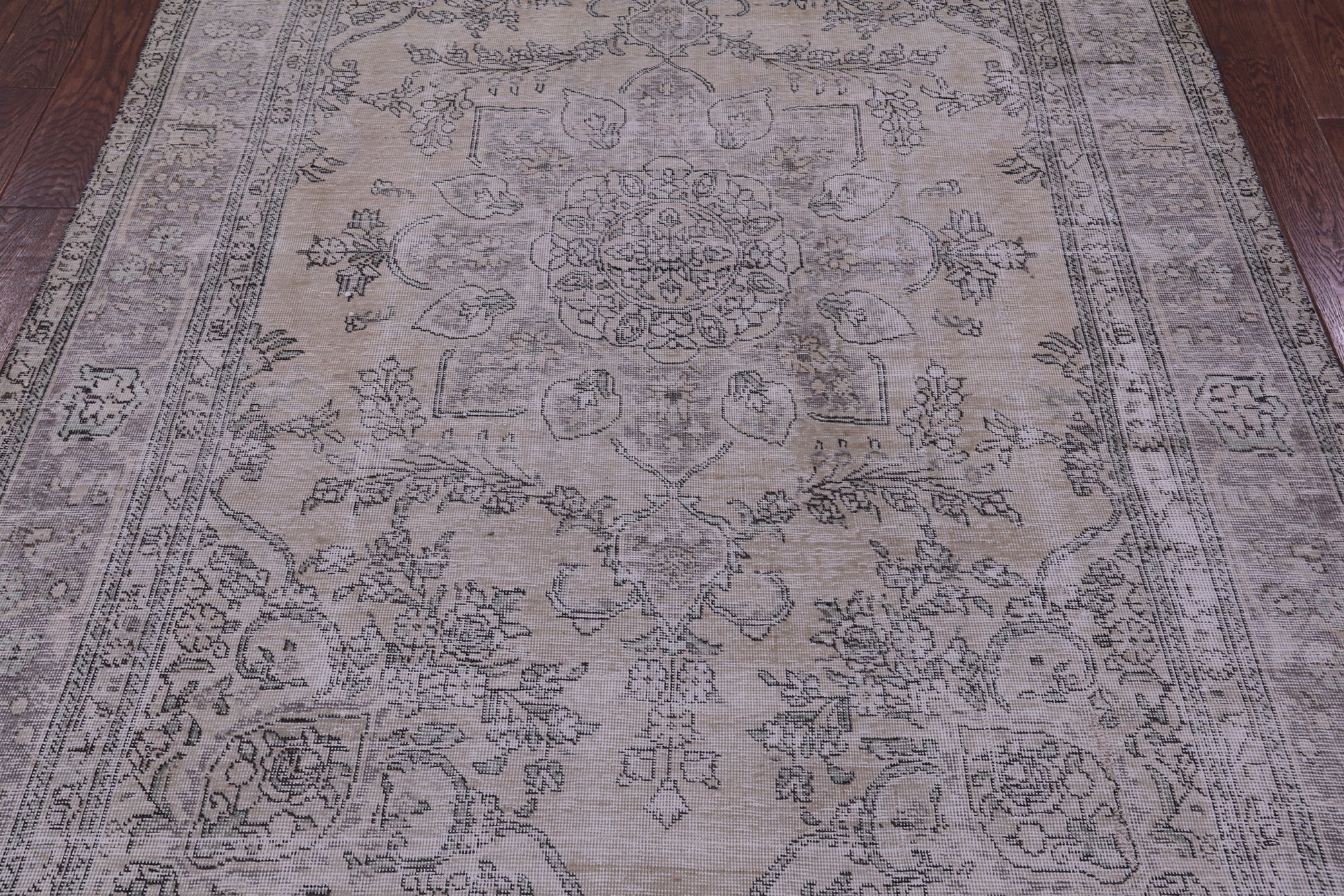 Ivory Persian Vintage White Wash Handmade Wool Rug - 6' 4" X 9' 4" - Golden Nile
