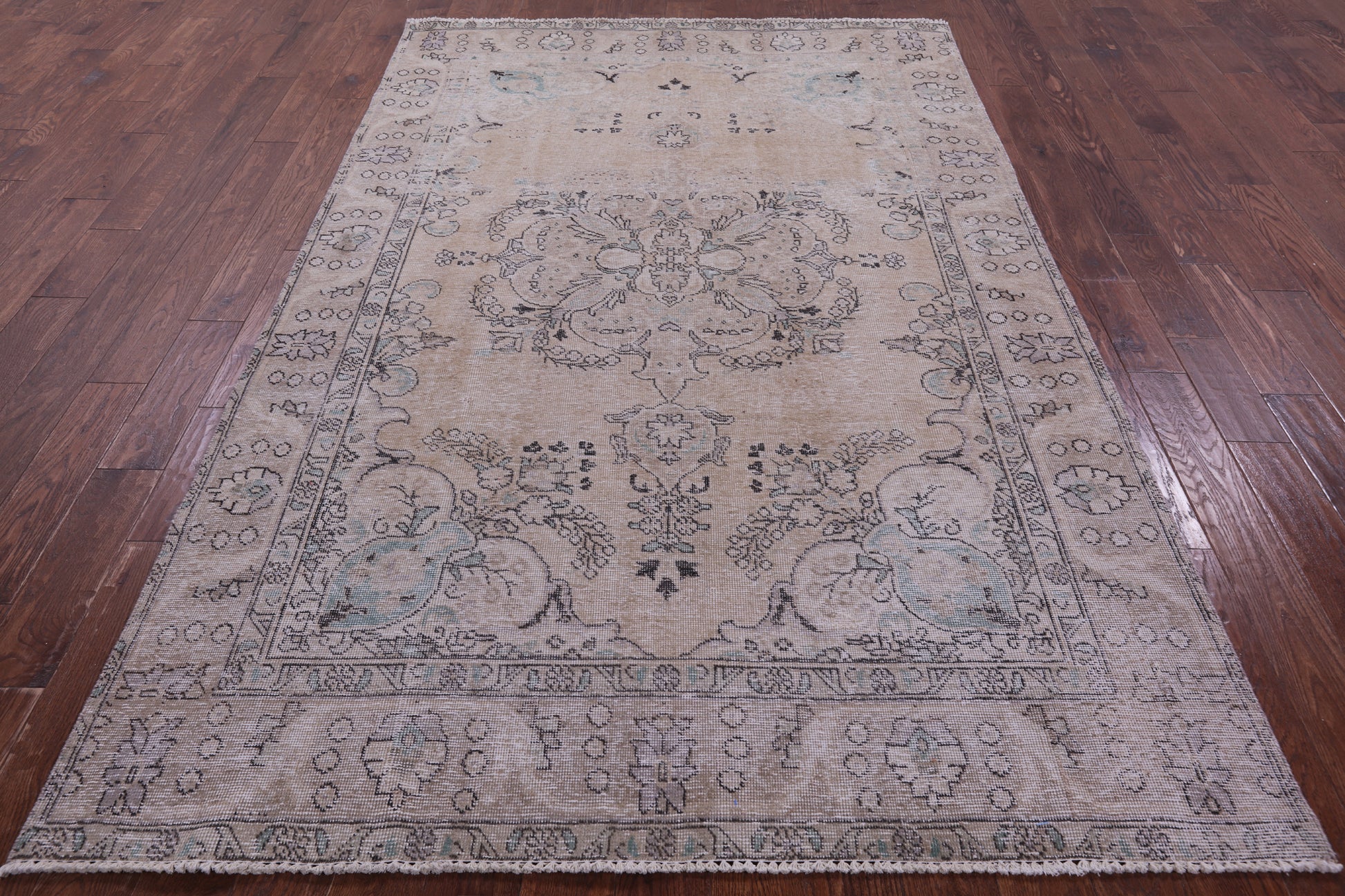 Ivory Persian Vintage White Wash Hand Knotted Wool Rug - 6' 0" X 9' 4" - Golden Nile