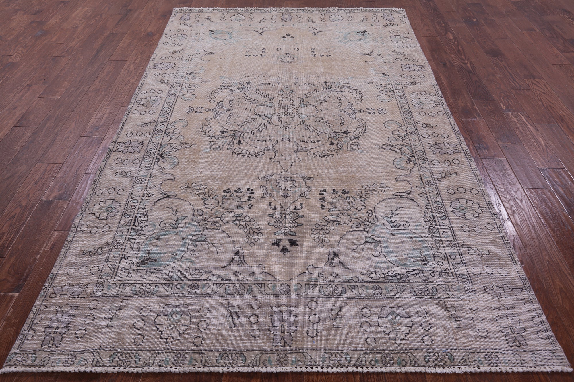 Ivory Persian Vintage White Wash Hand Knotted Wool Rug - 6' 0" X 9' 4" - Golden Nile