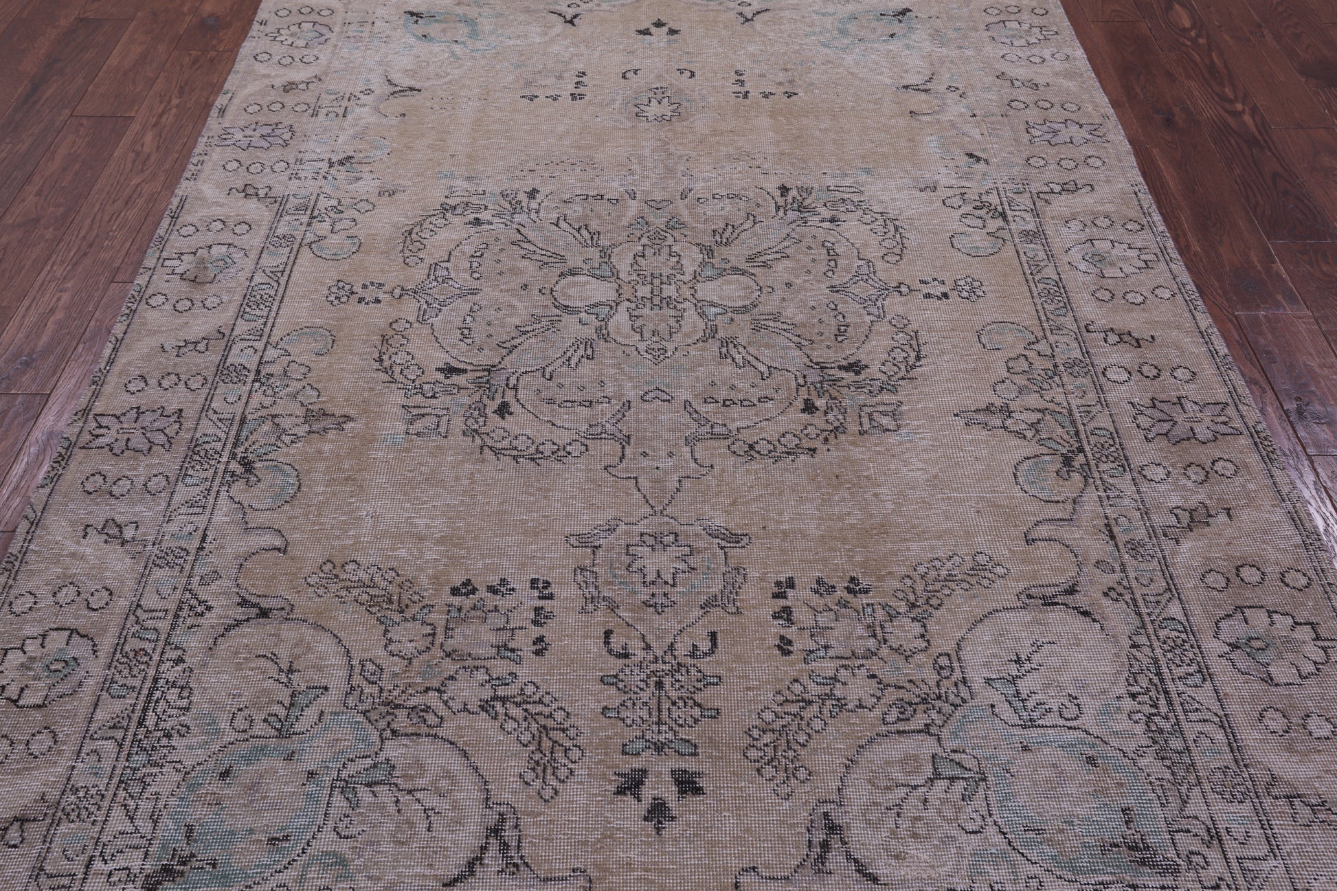 Ivory Persian Vintage White Wash Hand Knotted Wool Rug - 6' 0" X 9' 4" - Golden Nile