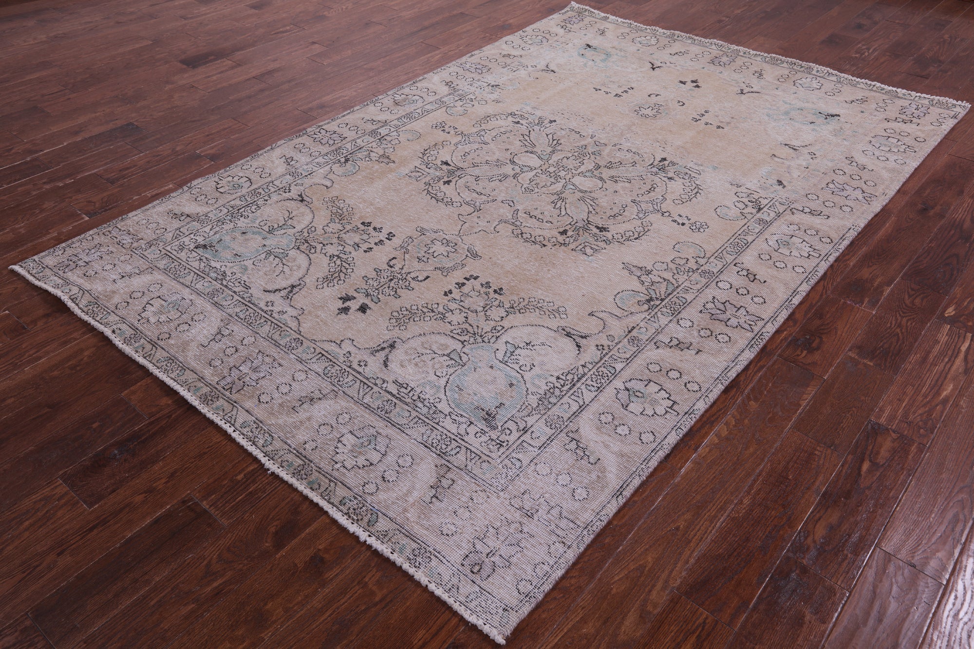 Ivory Persian Vintage White Wash Hand Knotted Wool Rug - 6' 0" X 9' 4" - Golden Nile