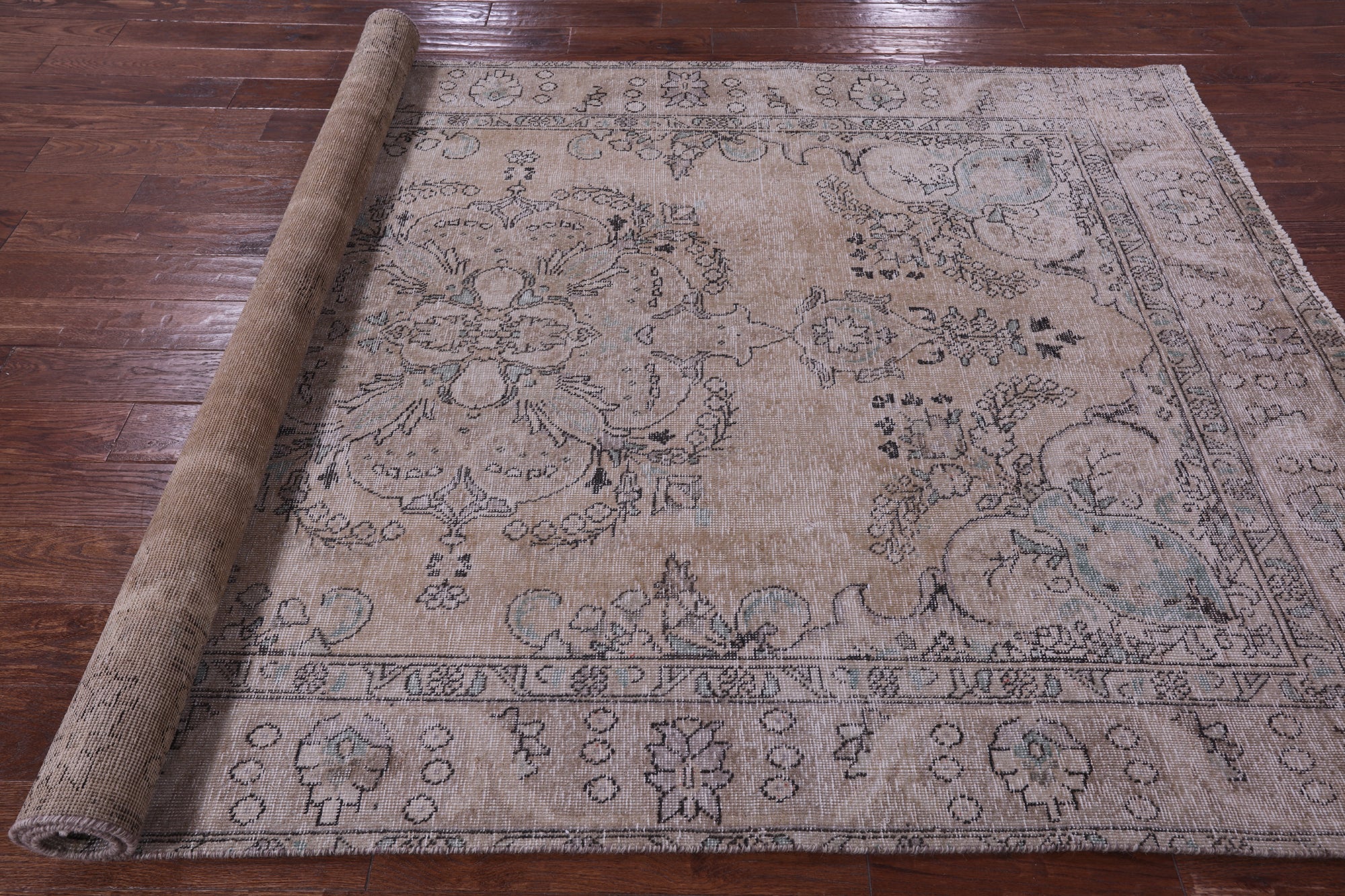 Ivory Persian Vintage White Wash Hand Knotted Wool Rug - 6' 0" X 9' 4" - Golden Nile