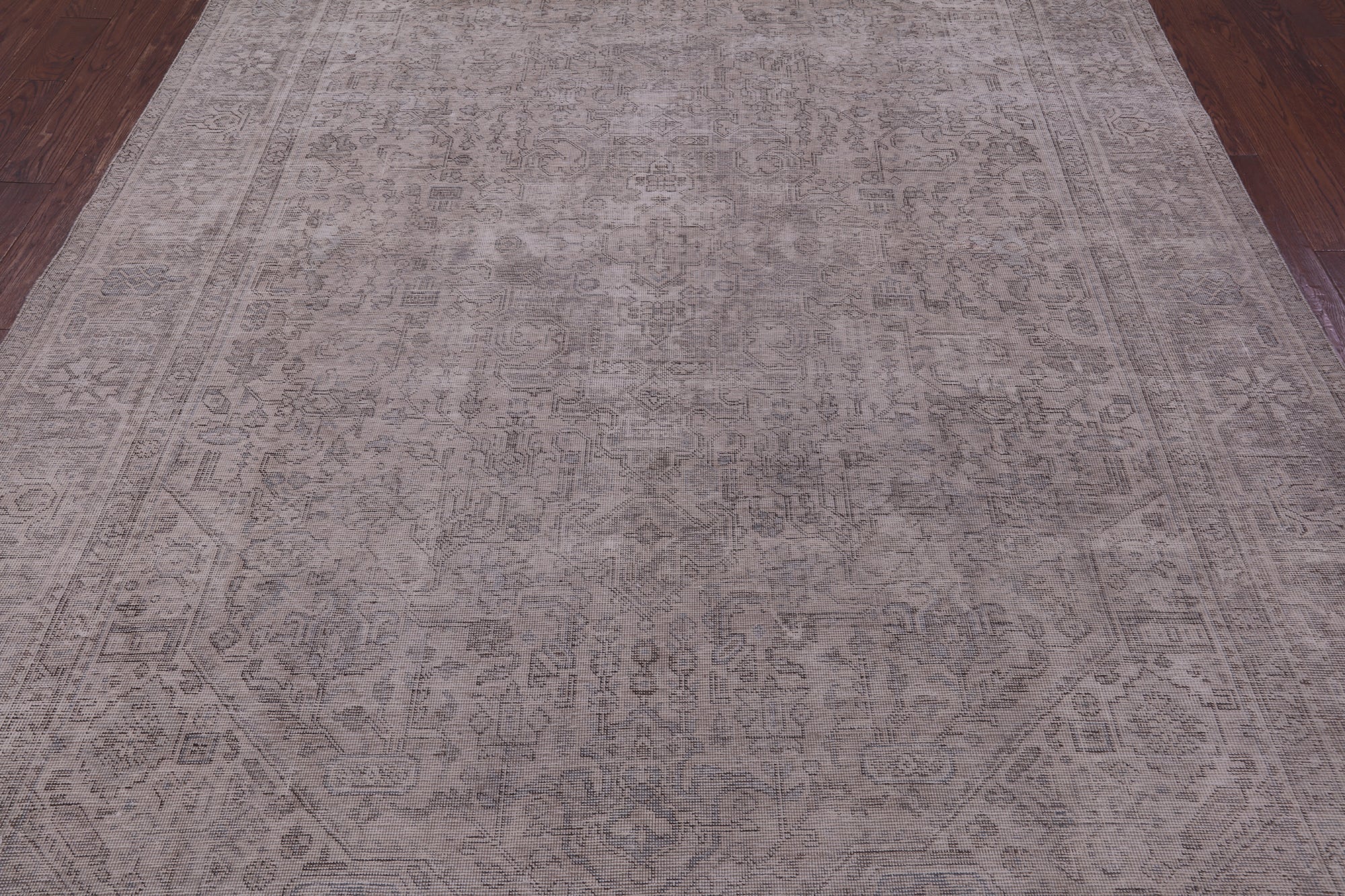 Ivory Persian Vintage White Wash Hand Knotted Wool Rug - 7' 10" X 10' 10" - Golden Nile