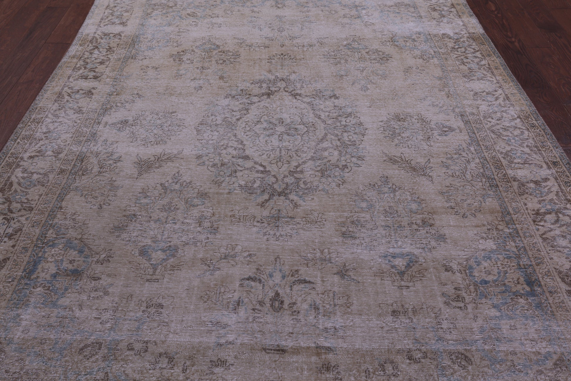 Ivory Persian Vintage White Wash Hand Knotted Wool Rug - 7' 1" X 10' 5" - Golden Nile