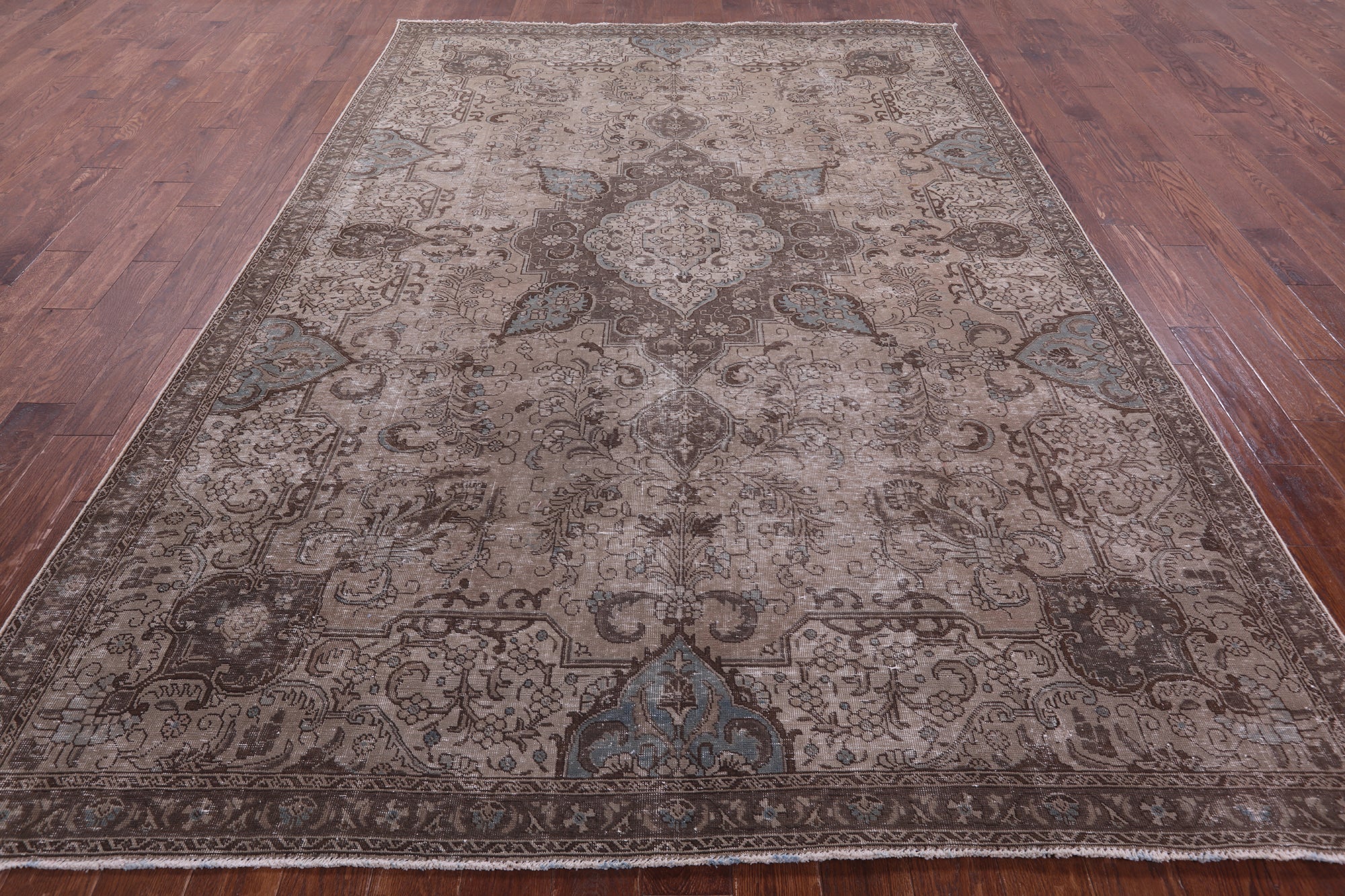 Persian Vintage White Wash Hand Knotted Wool Rug - 7' 7" X 10' 8" - Golden Nile