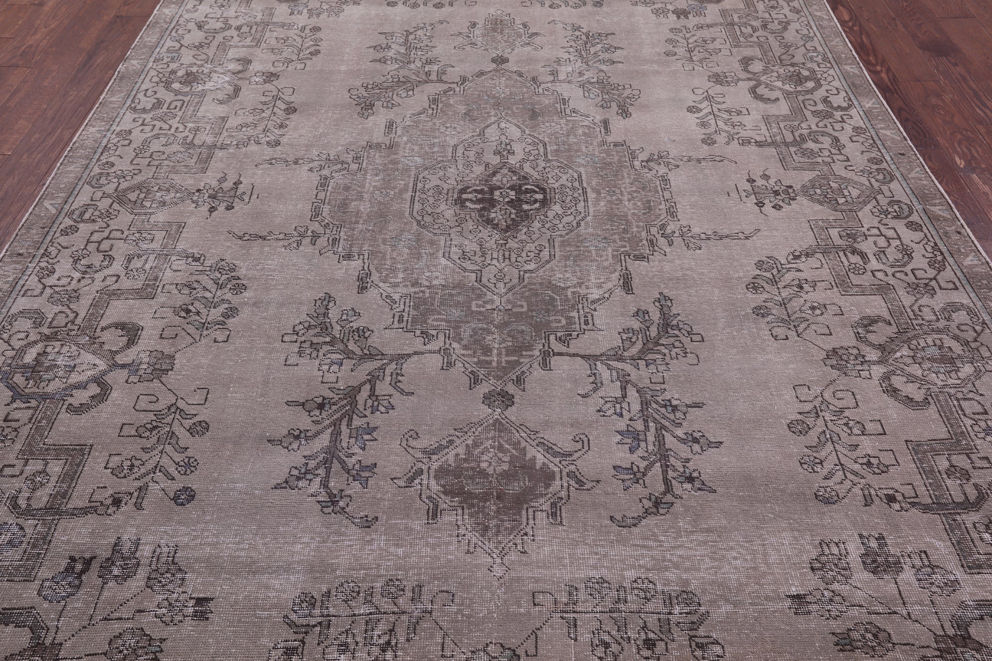 Ivory Persian Vintage White Wash Handmade Wool Rug - 7' 8" X 11' 2" - Golden Nile