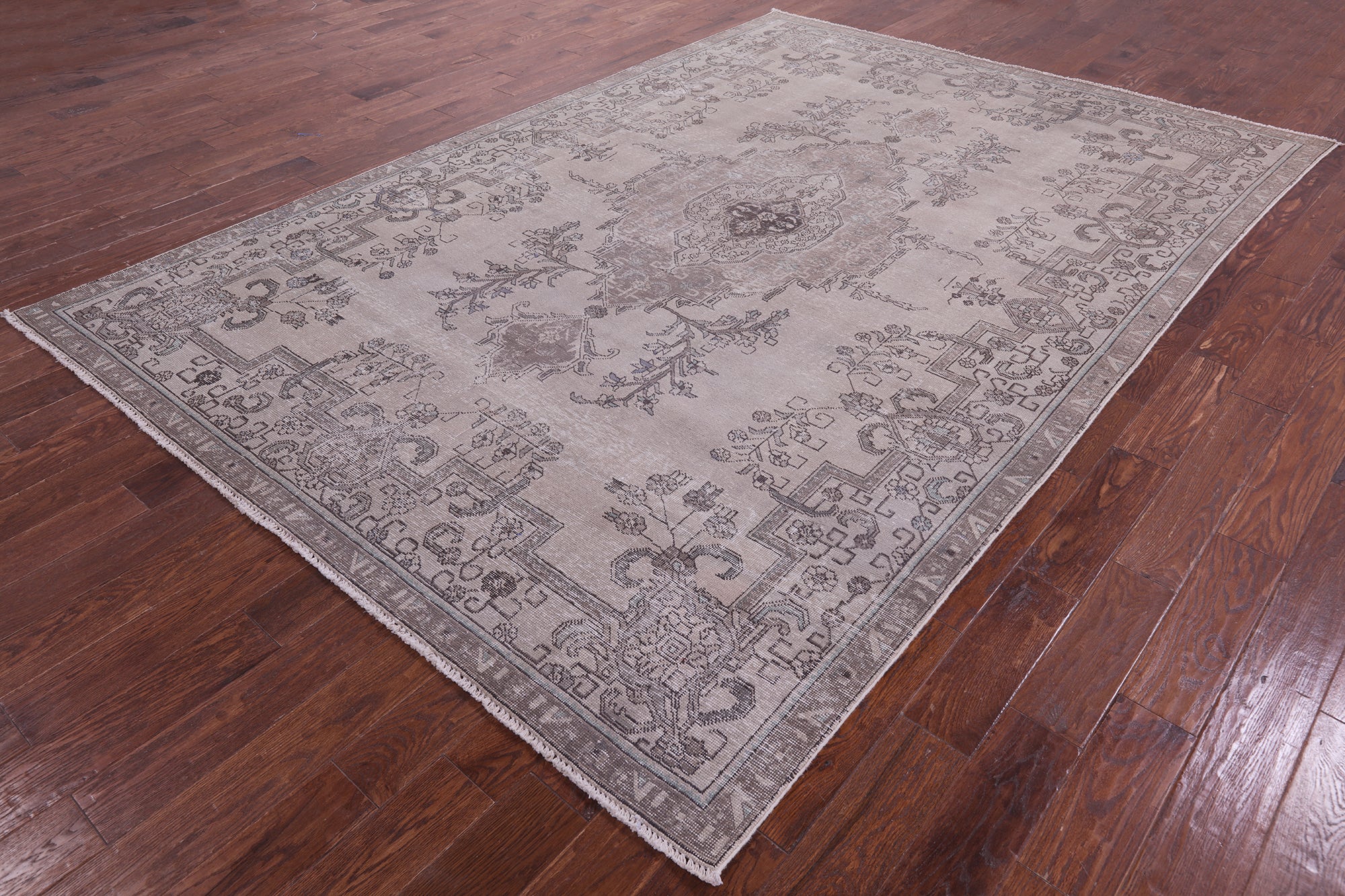Ivory Persian Vintage White Wash Handmade Wool Rug - 7' 8" X 11' 2" - Golden Nile