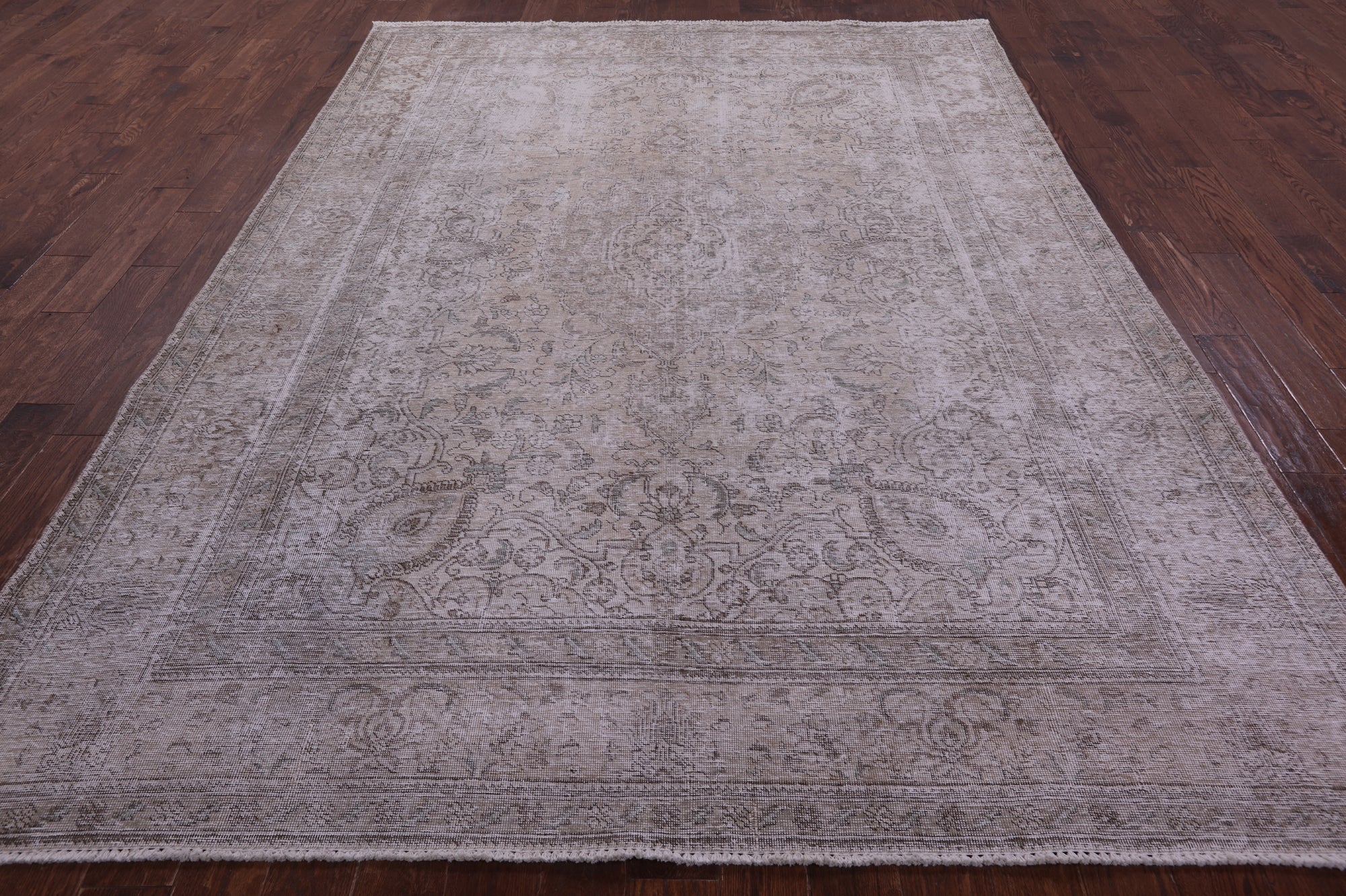 Ivory Persian Vintage White Wash Hand Knotted Wool Rug - 7' 10" X 10' 10" - Golden Nile