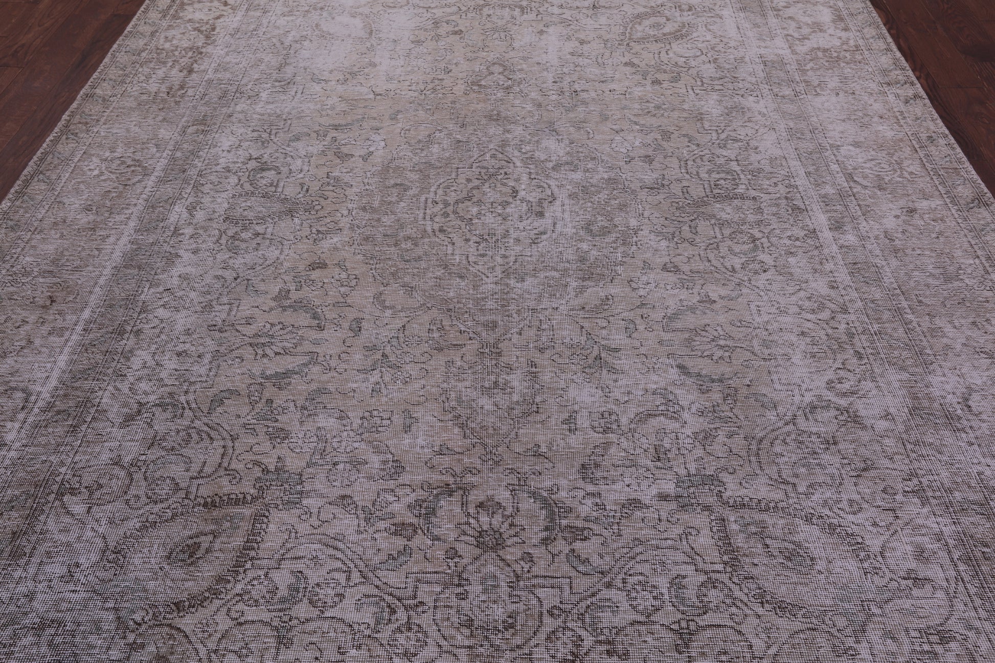 Ivory Persian Vintage White Wash Hand Knotted Wool Rug - 7' 10" X 10' 10" - Golden Nile