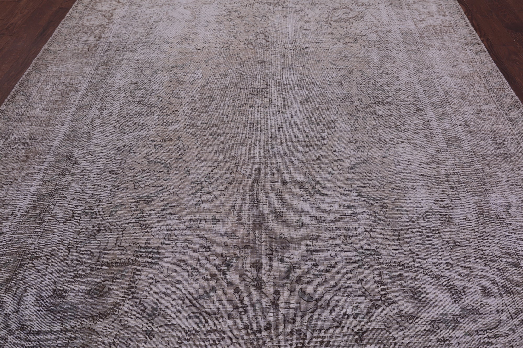 Ivory Persian Vintage White Wash Hand Knotted Wool Rug - 7' 10" X 10' 10" - Golden Nile